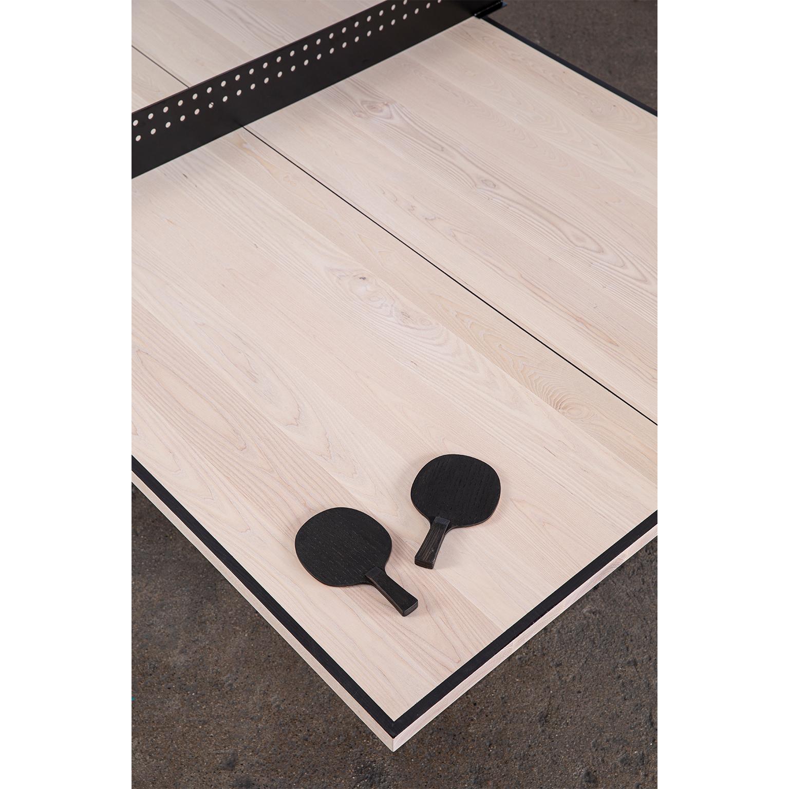 Table de ping-pong moderne « The Break » avec surface de jeu en frêne et base en acier en vente 3
