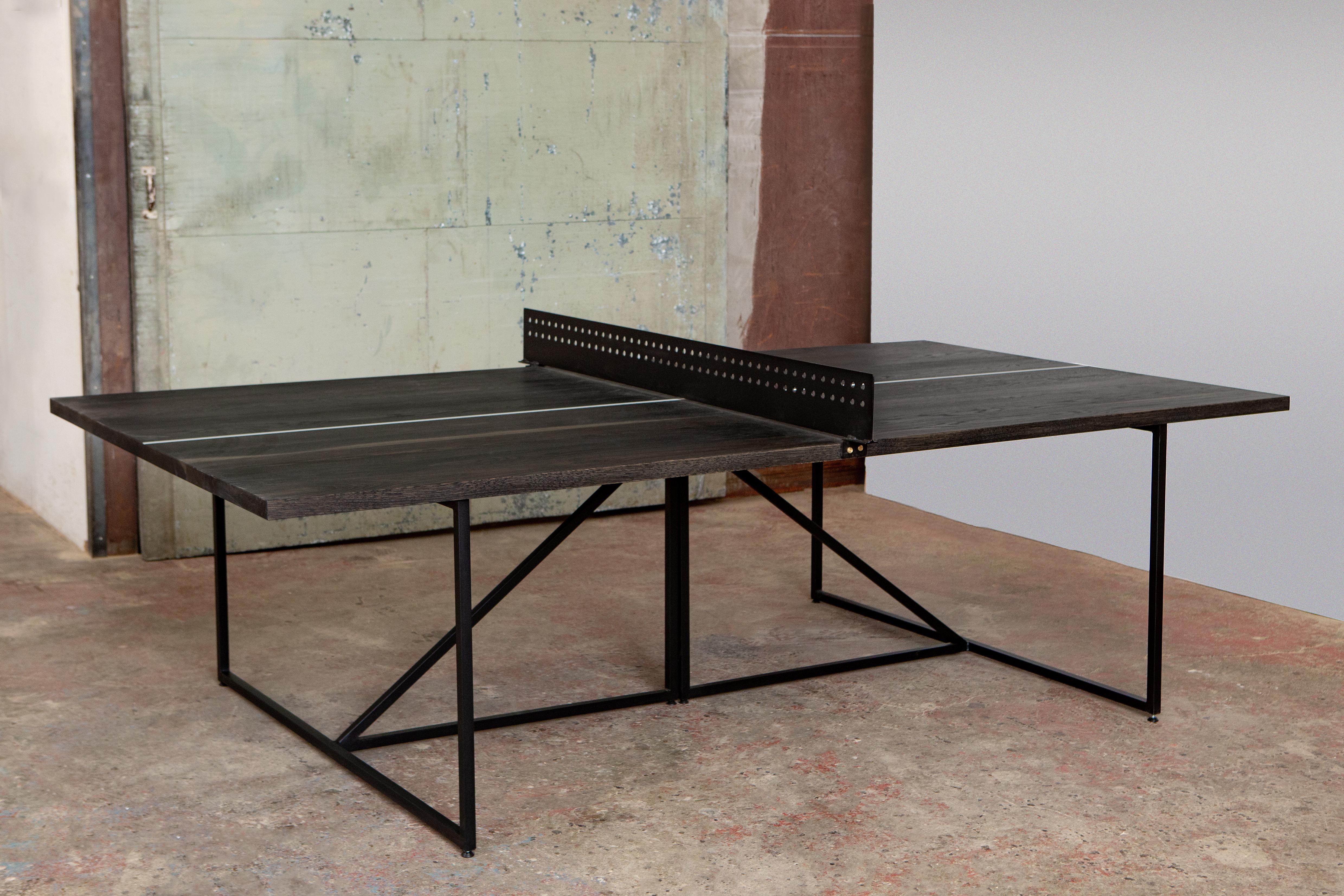 Moderner Ping Pong-Tisch „The Break“ aus Eiche mit spielender Oberfläche und Stahlfuß (Gemalt) im Angebot