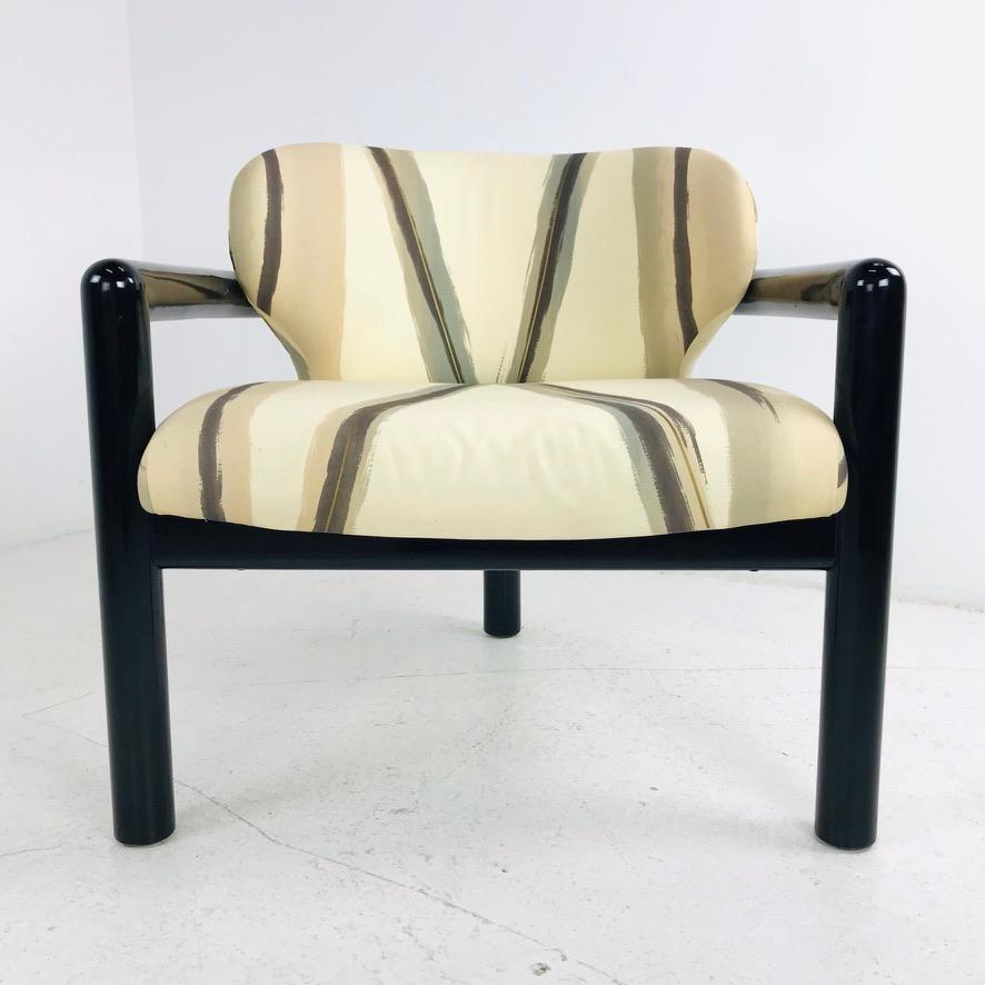 Modern three legged lounge chair with a black lacquered finish. In good vintage condition with minimal signs of wear, circa 1980s. 

Dimensions: 29