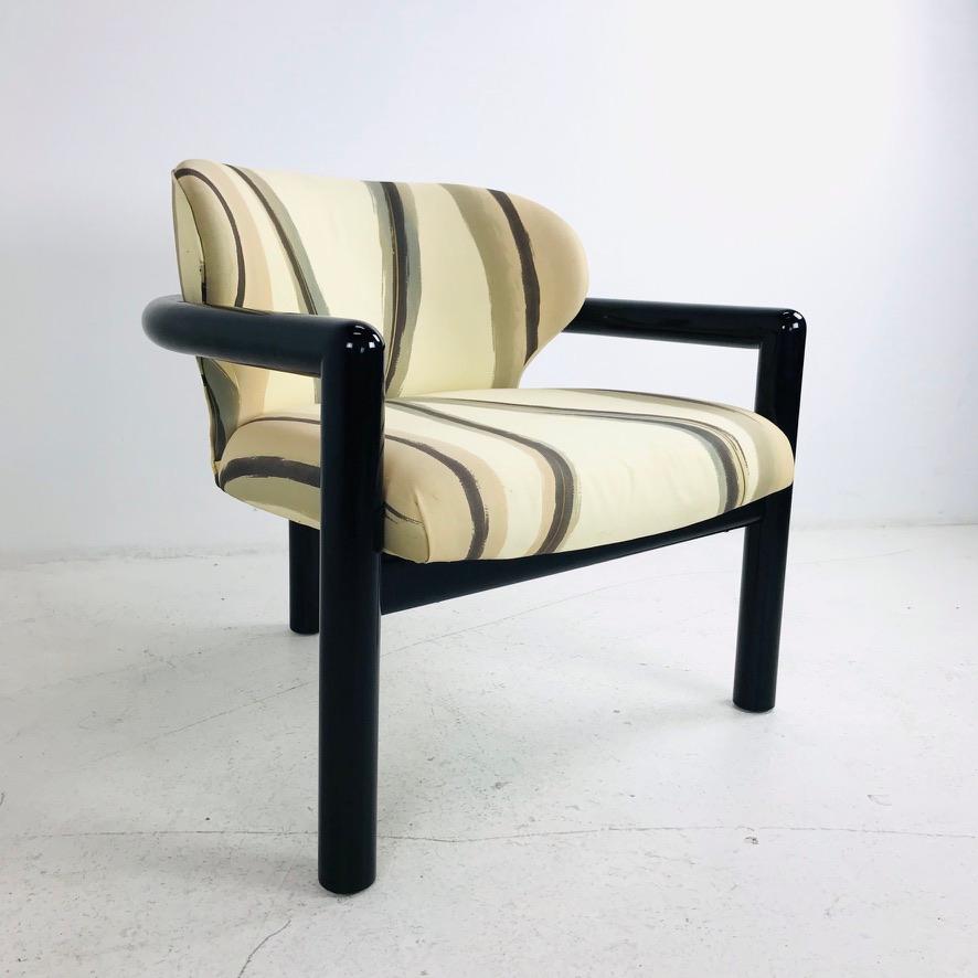 Moderne The Moderns Lounge Chair à trois pieds en vente