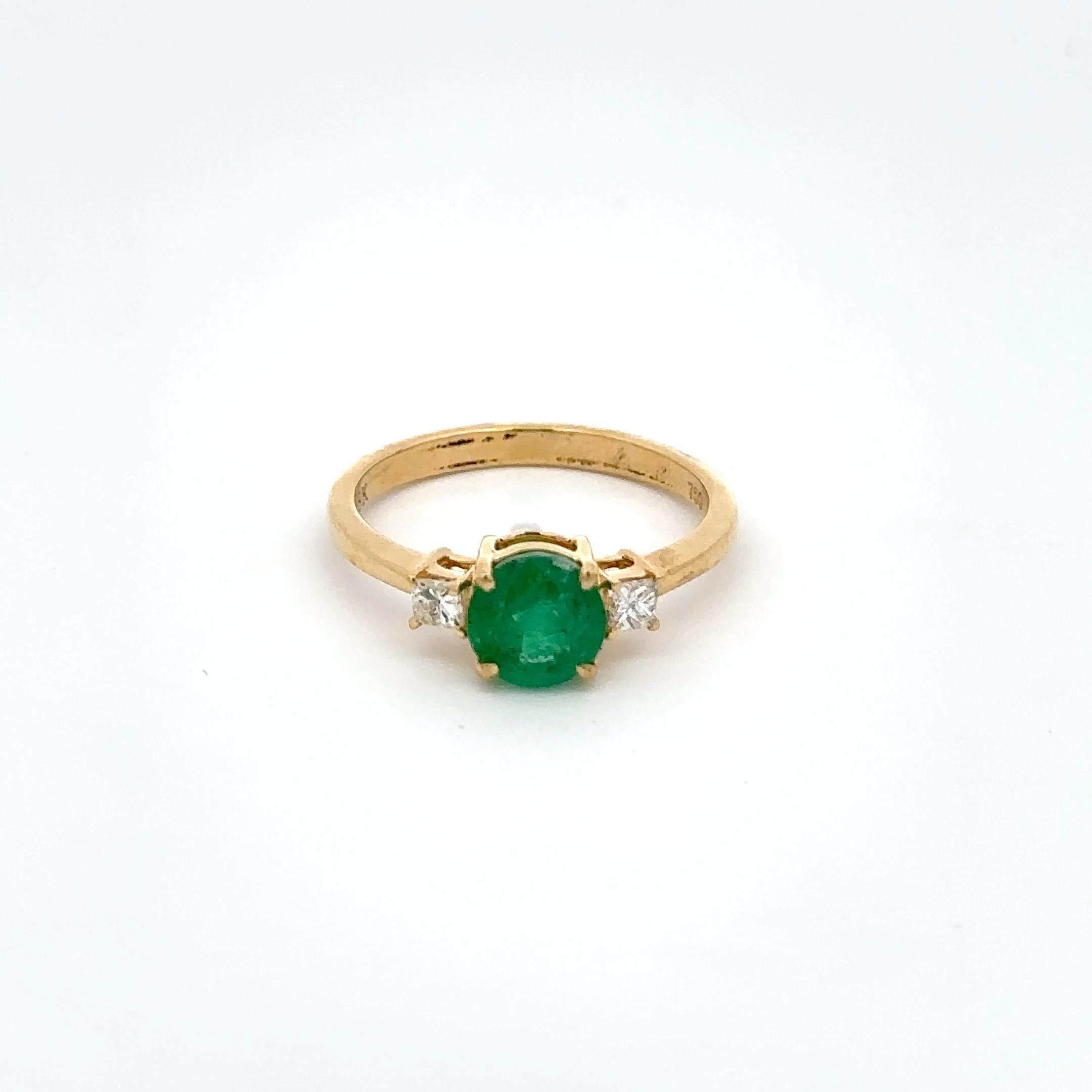 For Sale:  Modern Three-Stone Diamond Emerald Ring in 18k Solid Yellow Gold 3