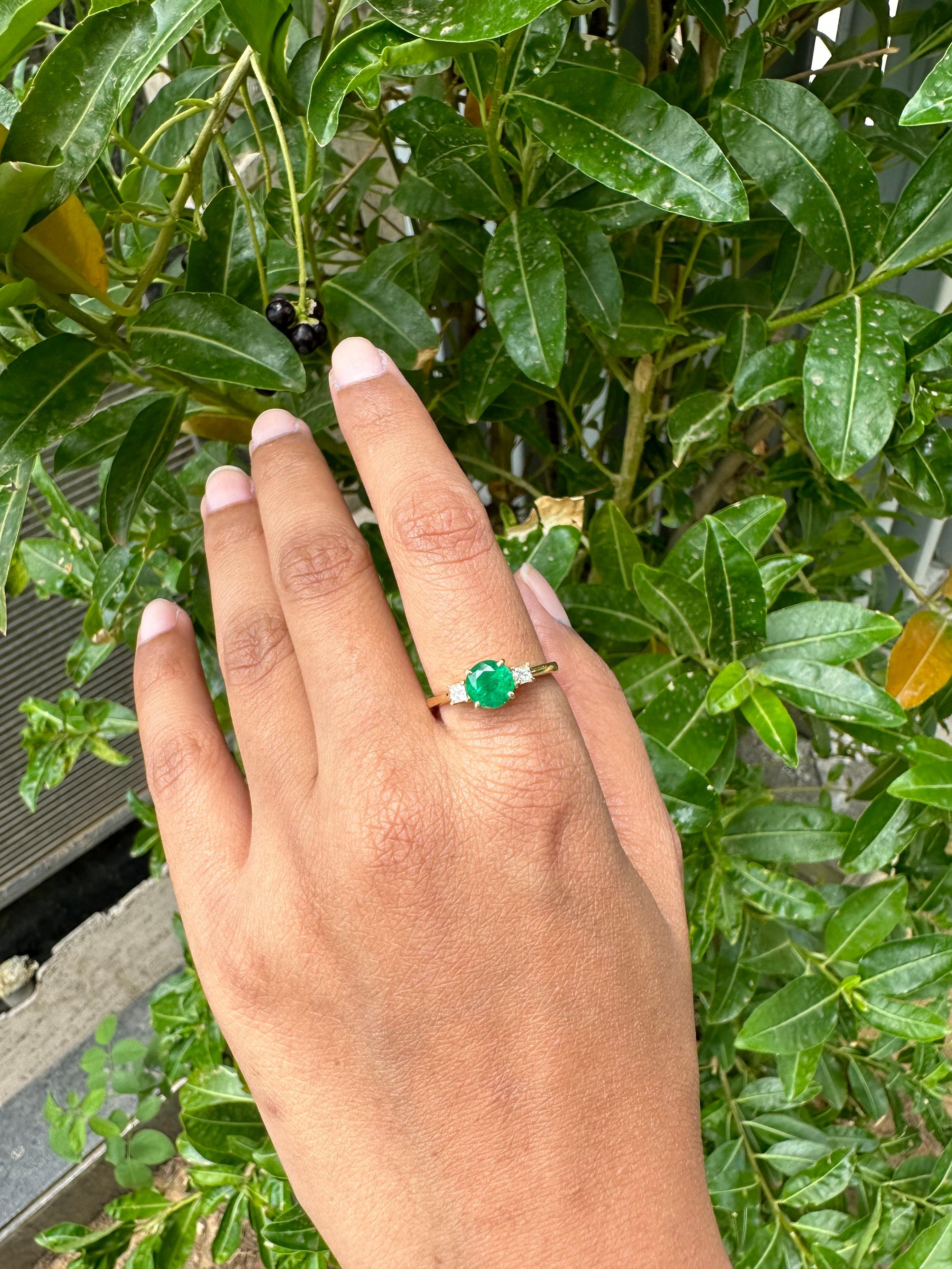For Sale:  Modern Three-Stone Diamond Emerald Ring in 18k Solid Yellow Gold 6