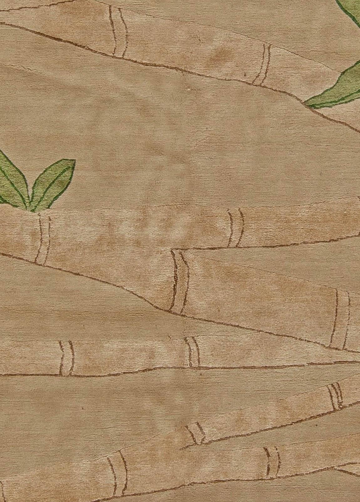 Tapis tibétain moderne 'Bamboo' en soie et laine botanique par Doris Leslie Blau.
Taille : 9'0
