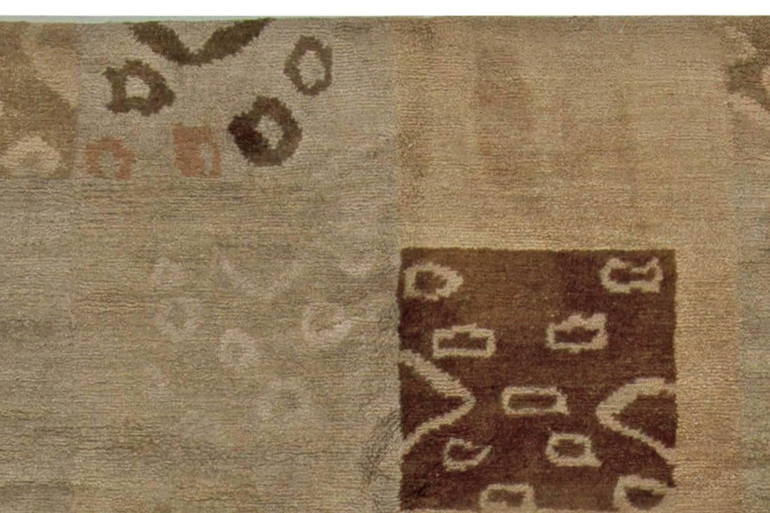 Modern Tibetan Brown Beige Rug by Doris Leslie Blau Anudado a mano en venta