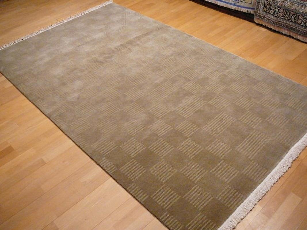 Moderner Teppich im tibetischen Design, handgeknüpft, quadratisch (Art déco) im Angebot
