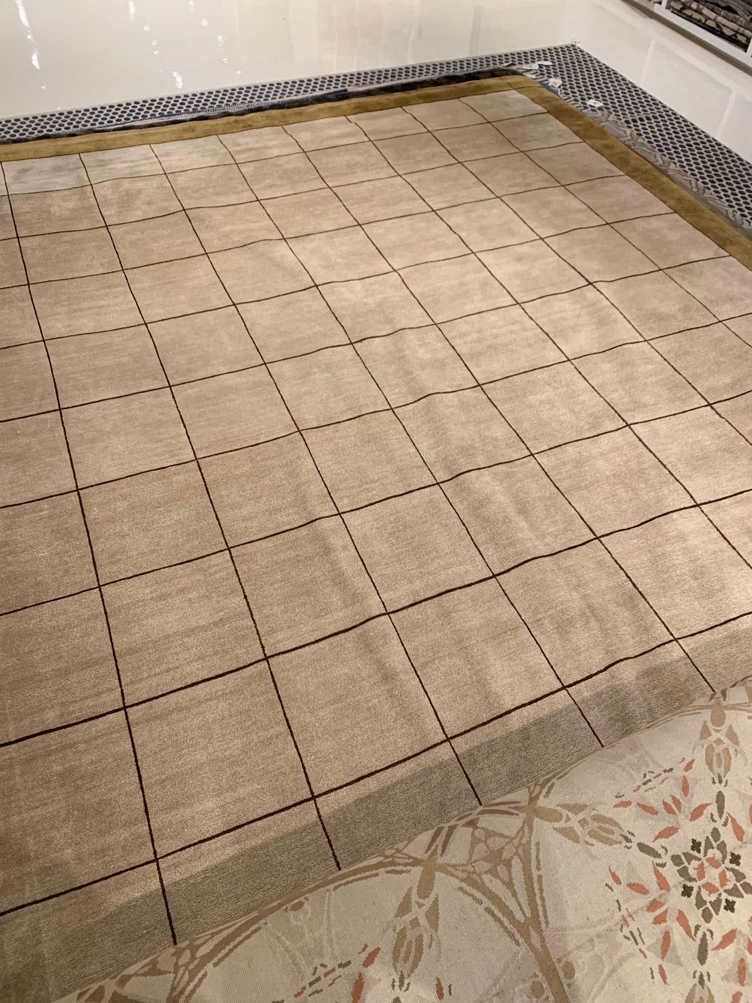 Tapis tibétain moderne géométrique en soie par Doris Leslie Blau en vente 2