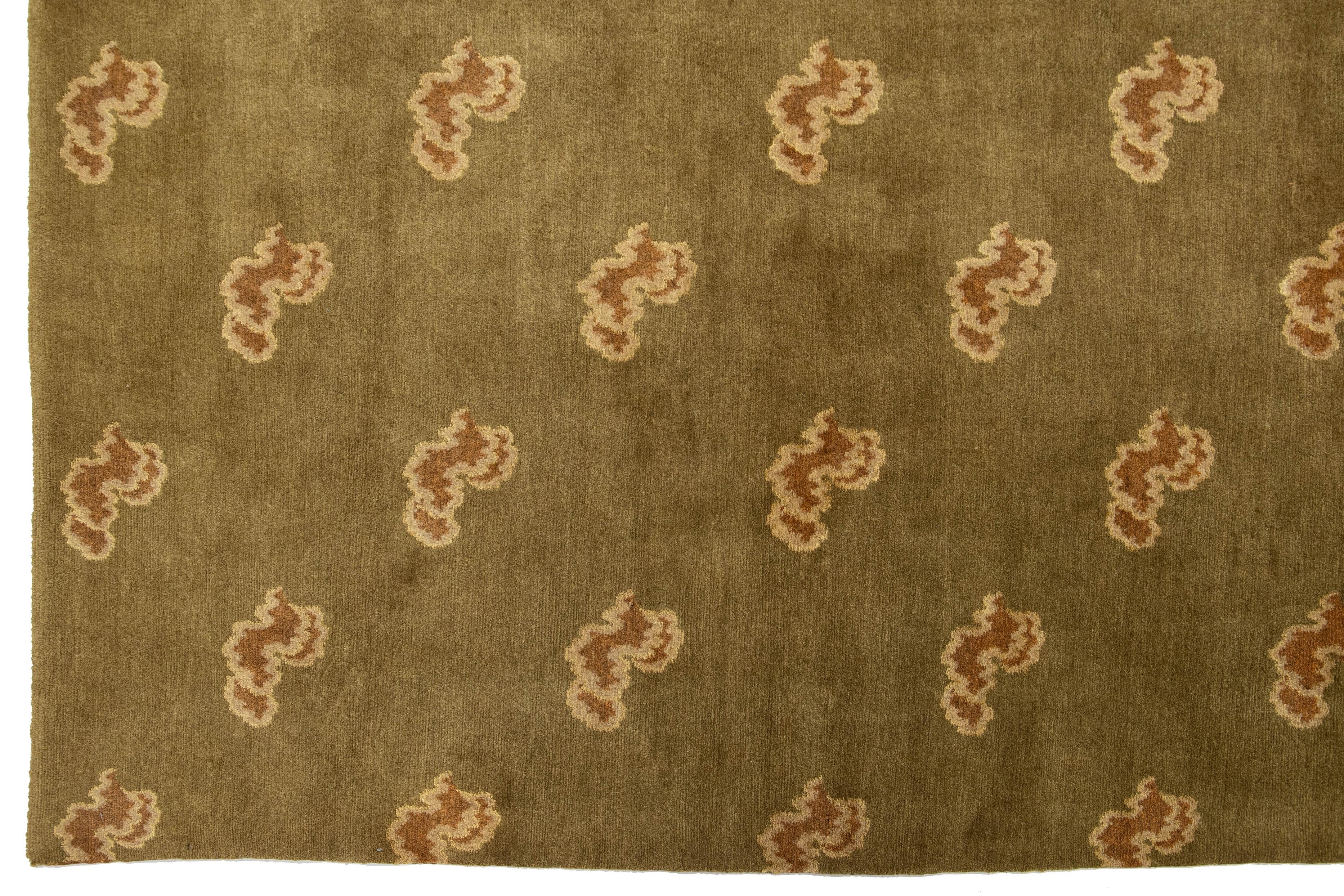 Moderner tibetischer grüner Teppich aus Wolle und Seide mit Art-Déco-Design im Angebot 1