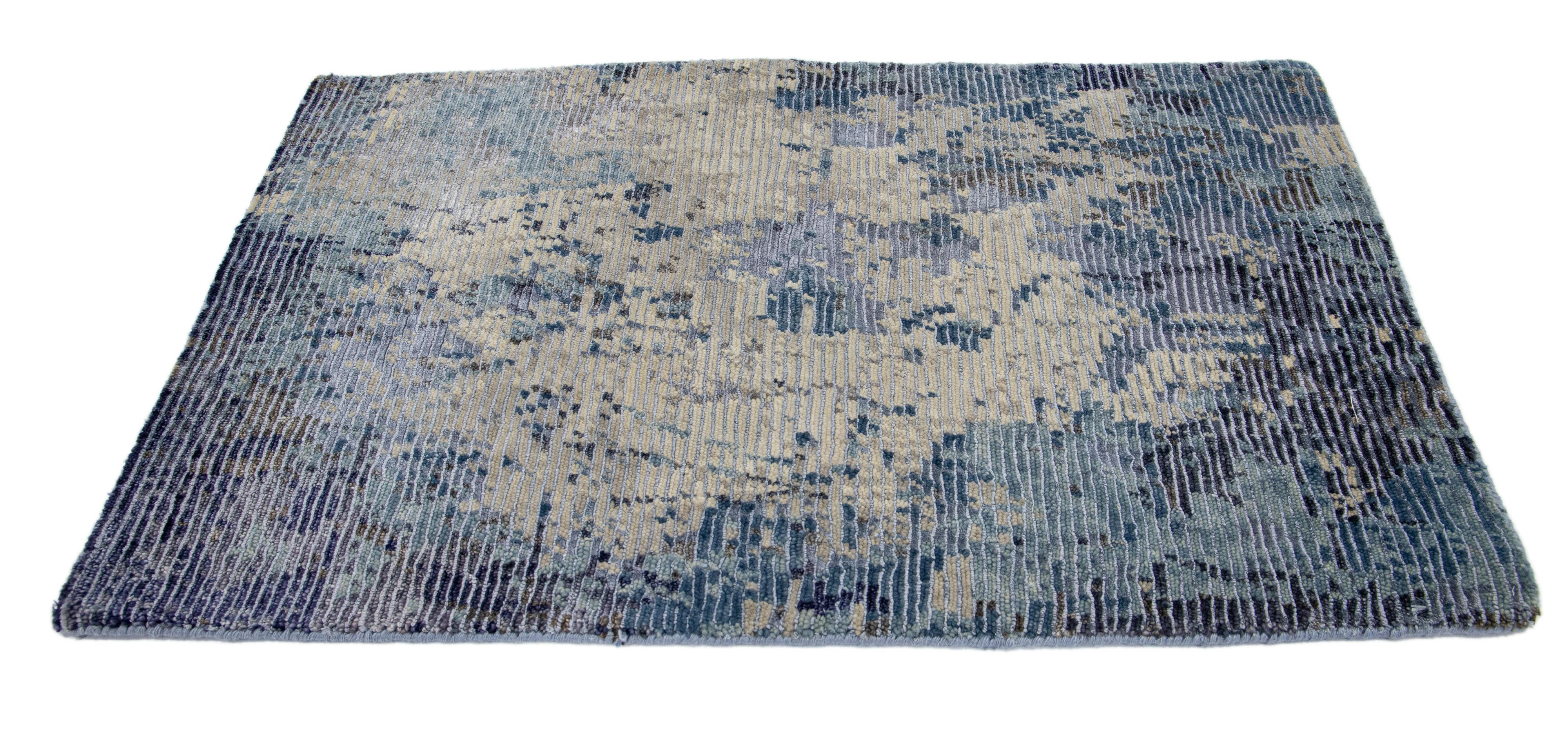 Tapis tibétain moderne en laine et soie d'Apadana. Dimensions et couleurs personnalisées sur demande. 

MATERIAL : Laine et soie
Techniques : Noué à la main
Style : Moderne
Délai de livraison : Approx. 15-16 semaines disponible 
Couleurs : Comme