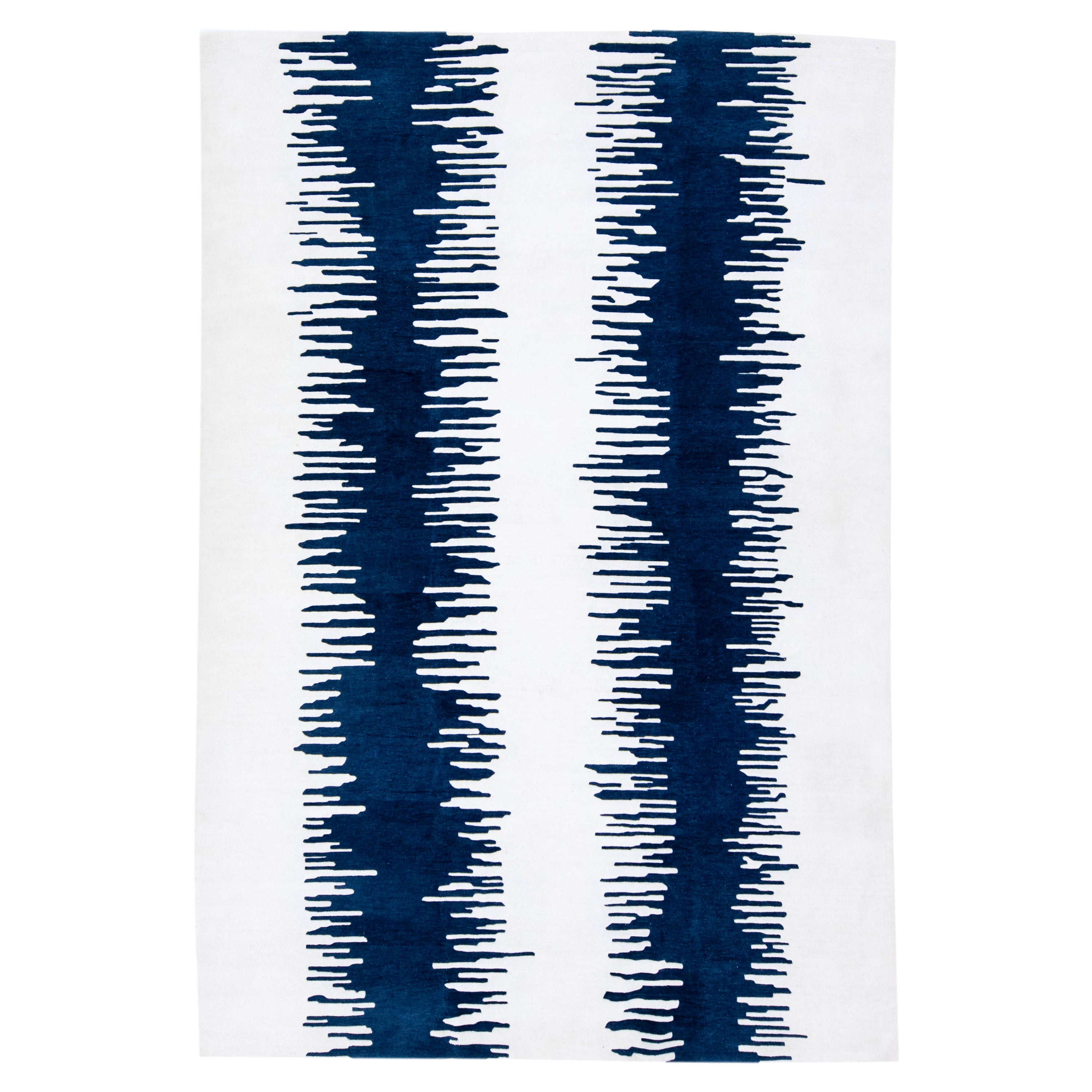 Tapis tibétain moderne en laine blanc et bleu abstrait fait à la main en vente