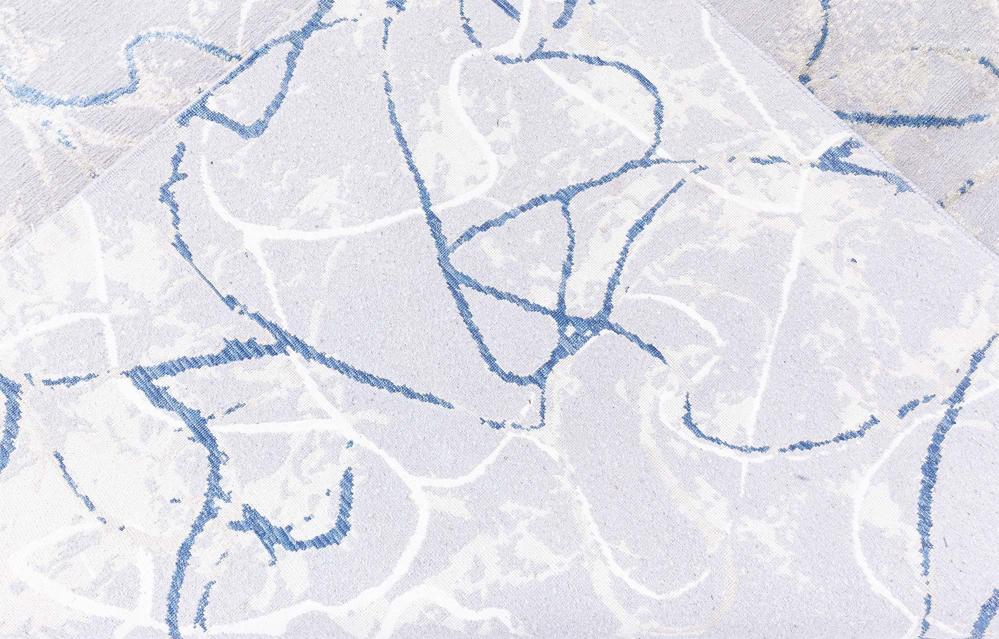 Tappeto moderno Tibetan Ink Ondulations annodato a mano in lana e seta di Doris Leslie Blau
Dimensioni: 13'0