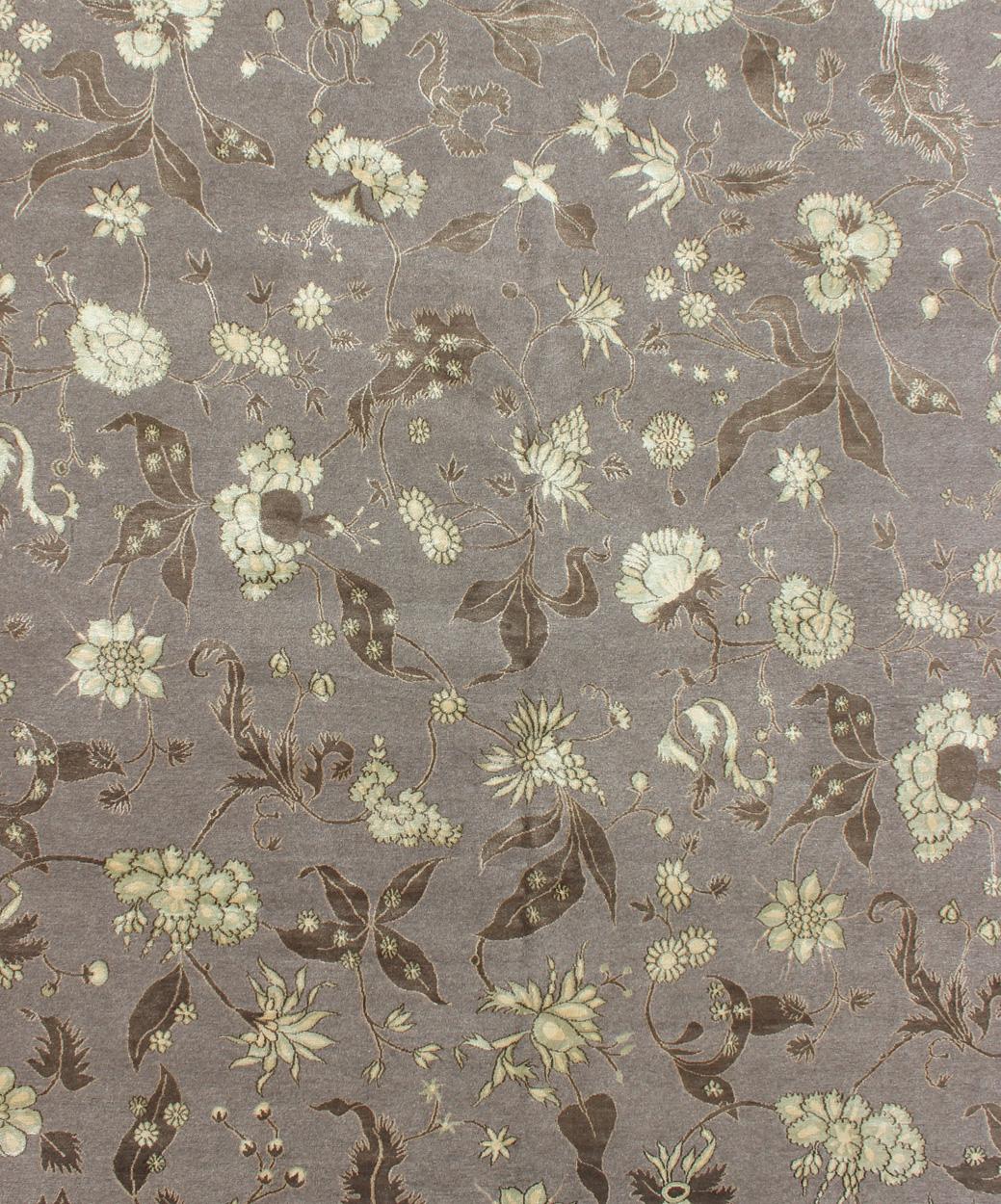 Moderne Tapis tibétain/népalese moderne en laine et soie avec motif sur toute sa surface de fleurs en vente