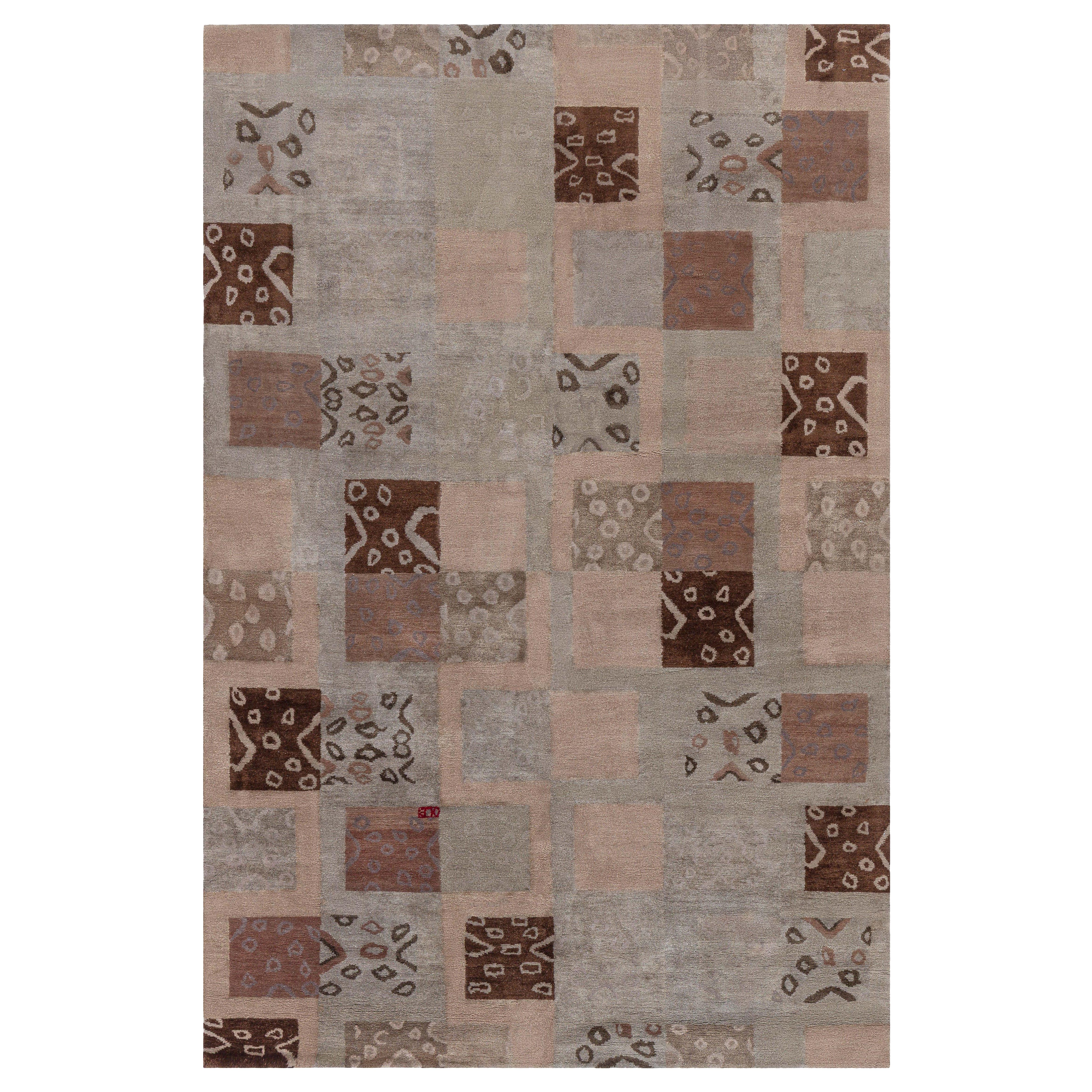 Moderner tibetischer Patchwork-Teppich in Erdtönen von Doris Leslie Blau im Angebot