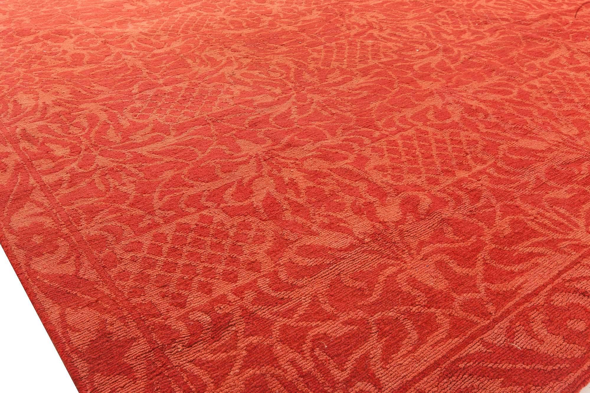 Tibétain Tapis moderne tibétain rouge à fleurs en laine fait à la main par Doris Leslie Blau en vente