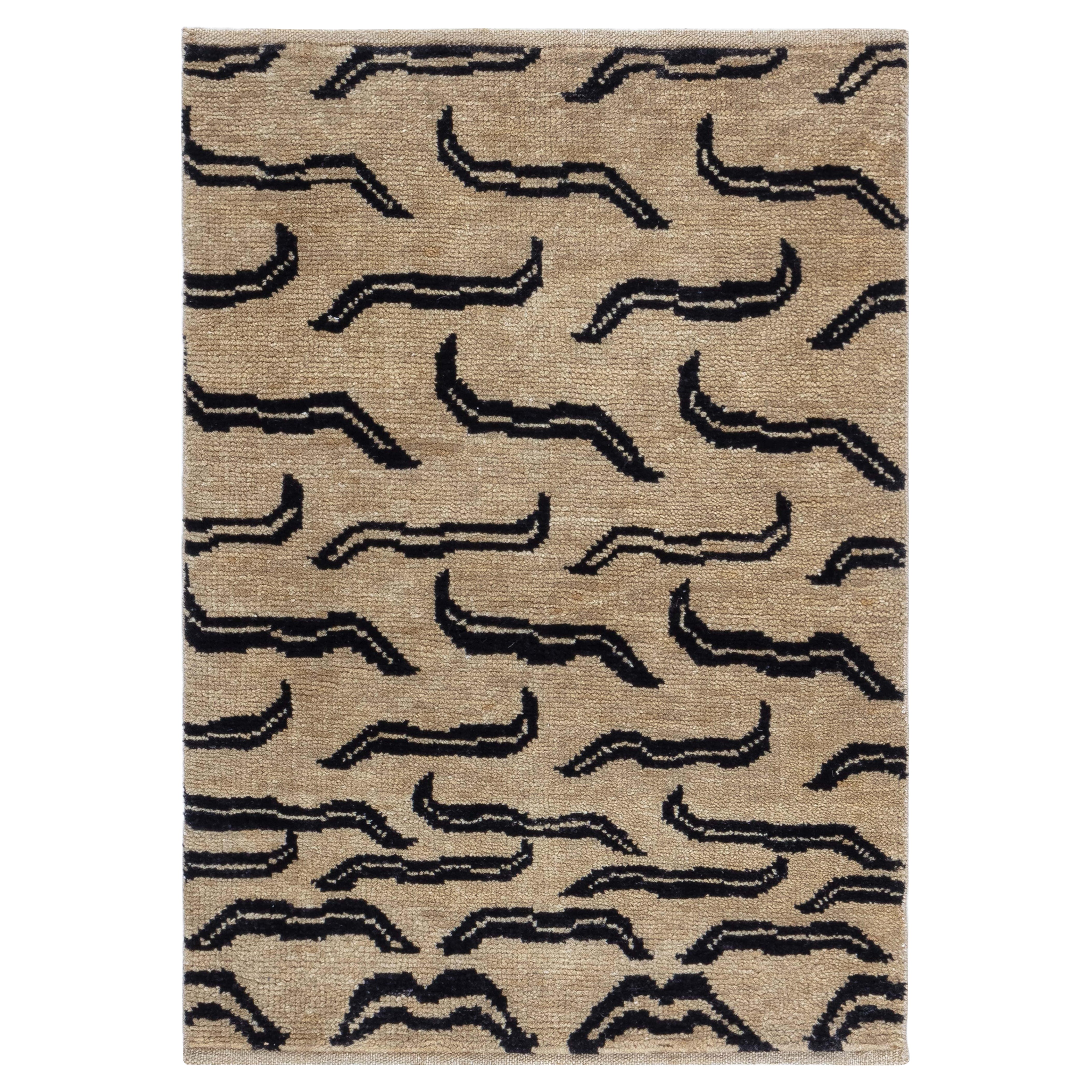 Moderner Tigerteppich von Doris Leslie Blau