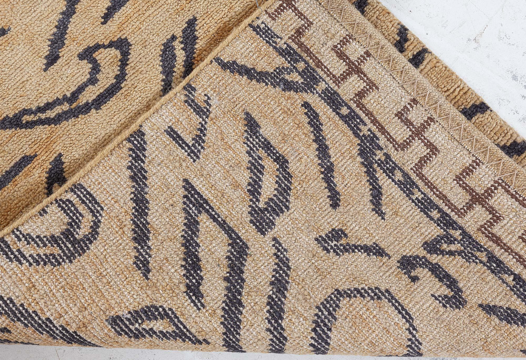 Noué à la main Tapis moderne en laine tibétaine avec motif abstrait de tigre et grec par Doris Leslie Blau en vente