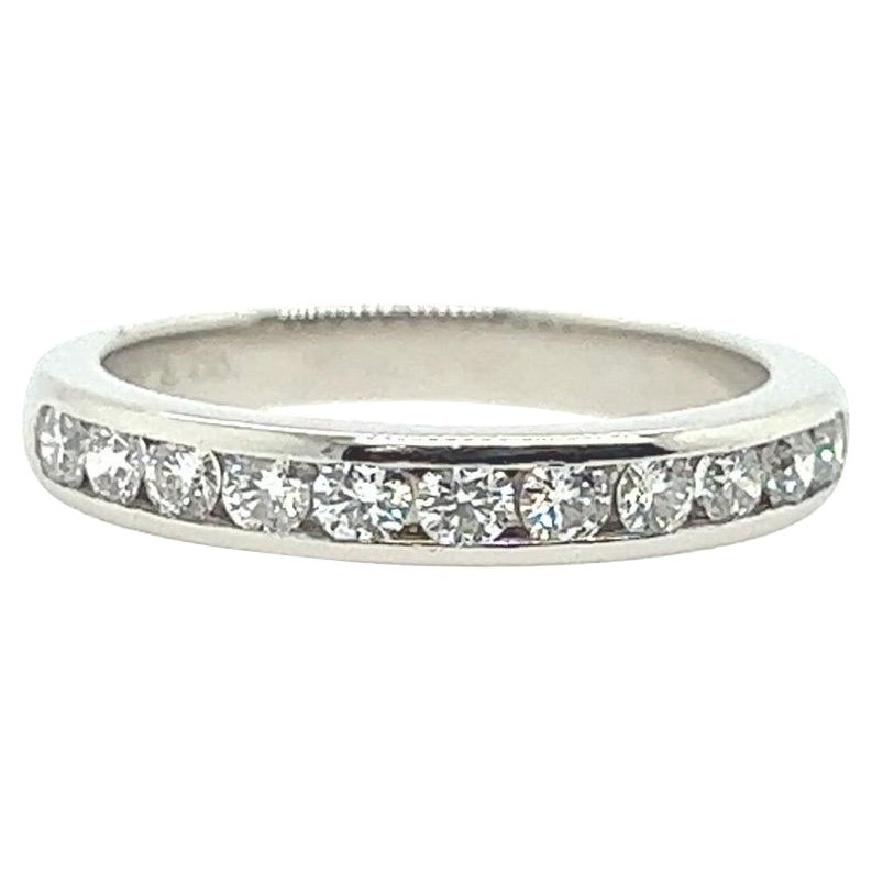 Moderno anillo de compromiso de platino con diamante natural de 0,17 quilates Tiffany & Co. en venta