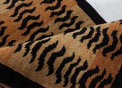 Tapis tigre moderne de Doris Leslie Blau