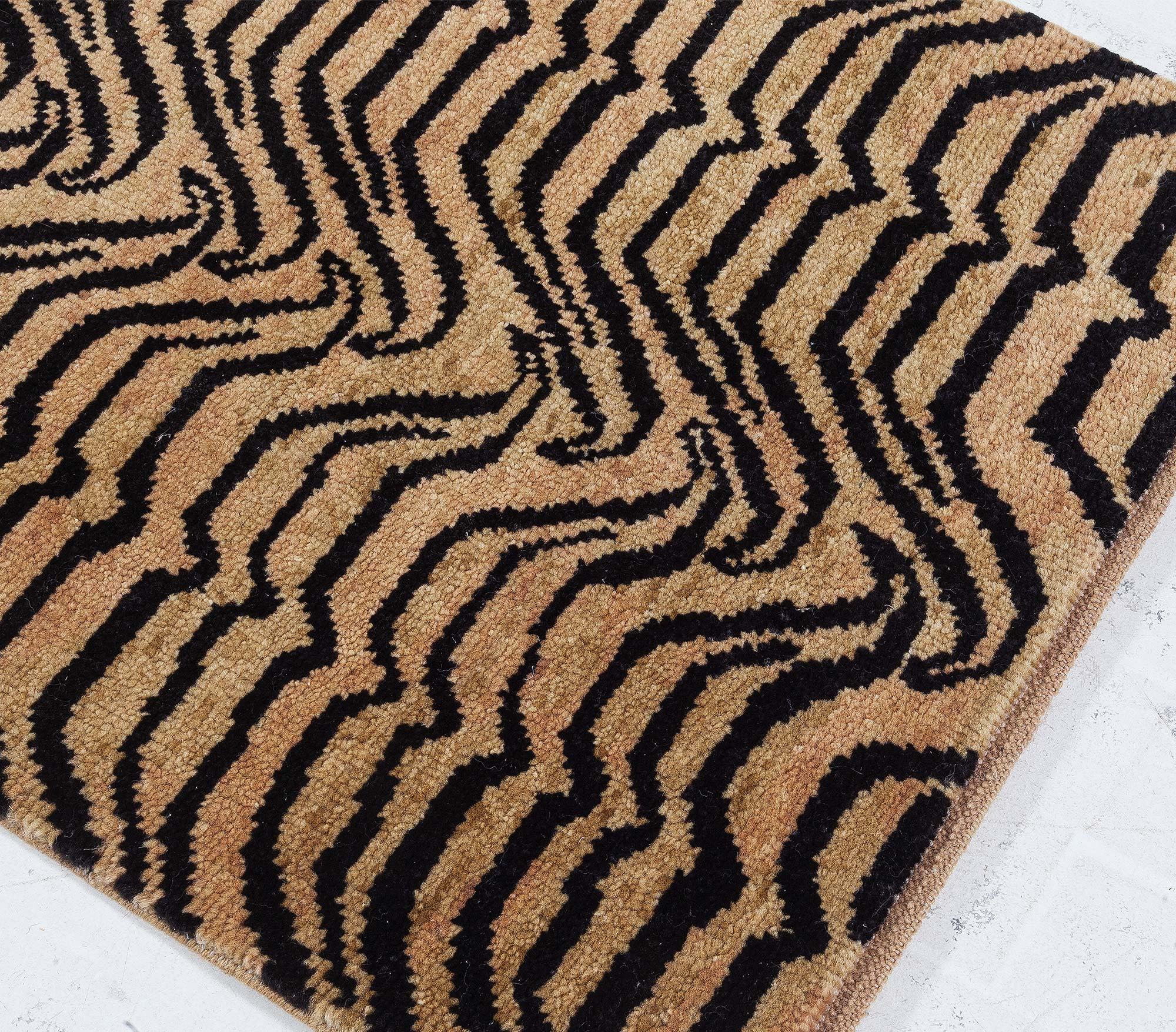 Modern Tiger Rug by Doris Leslie Blau Nepalés en venta