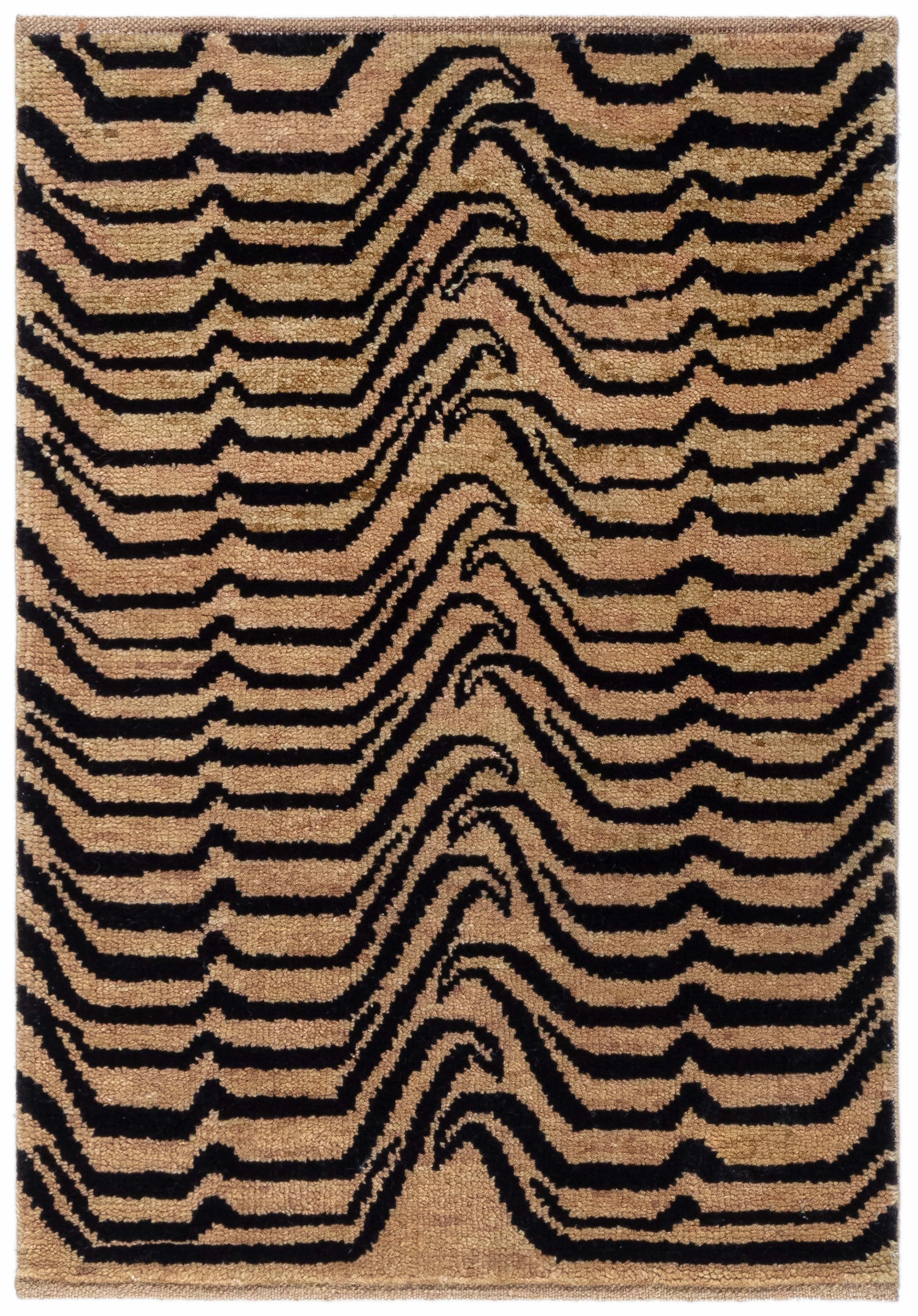 Moderner Tigerteppich von Doris Leslie Blau