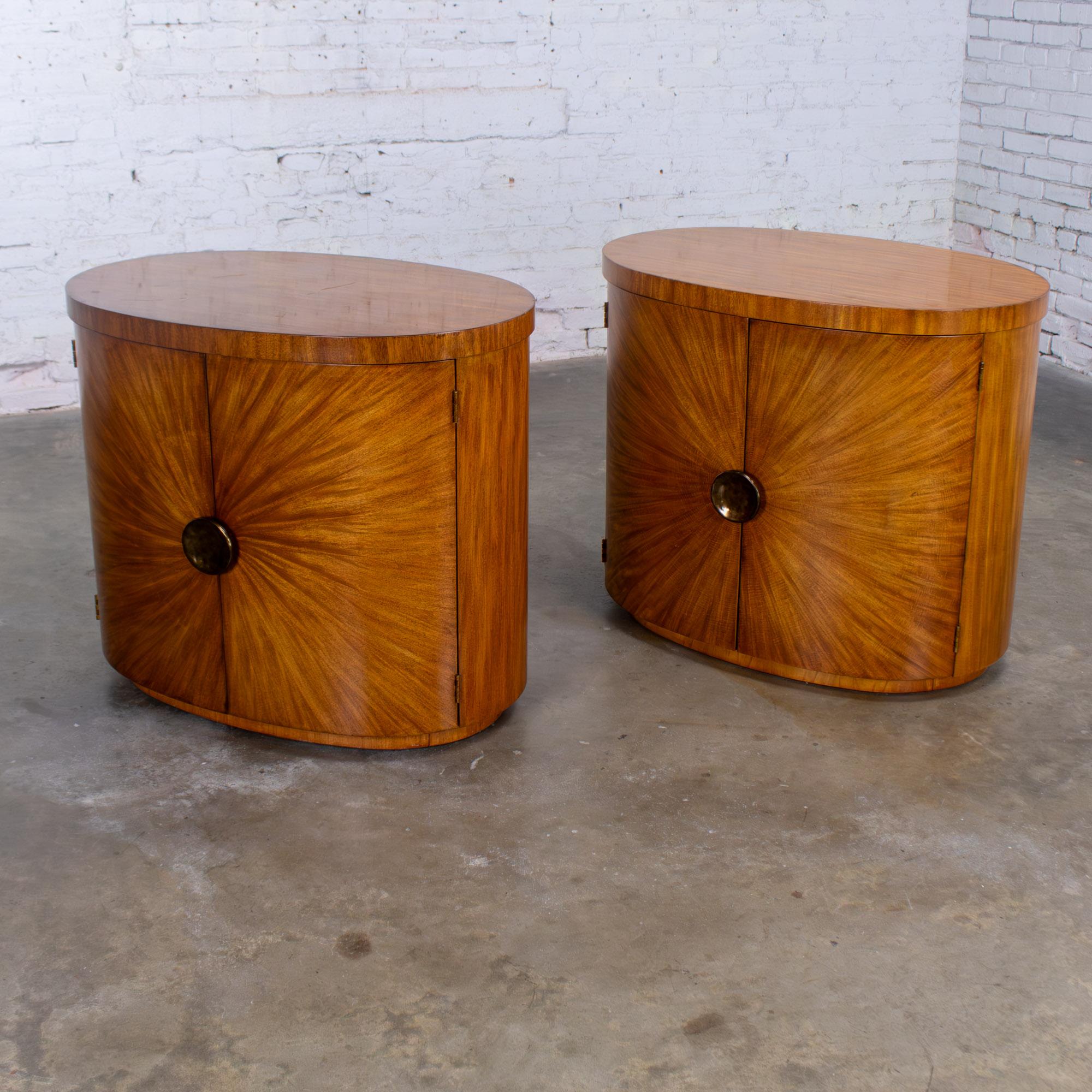 Modern to Art Deco Arbus Pair Oval Nightstands or Tables 6000 Series by Henredon im Zustand „Gut“ im Angebot in Topeka, KS