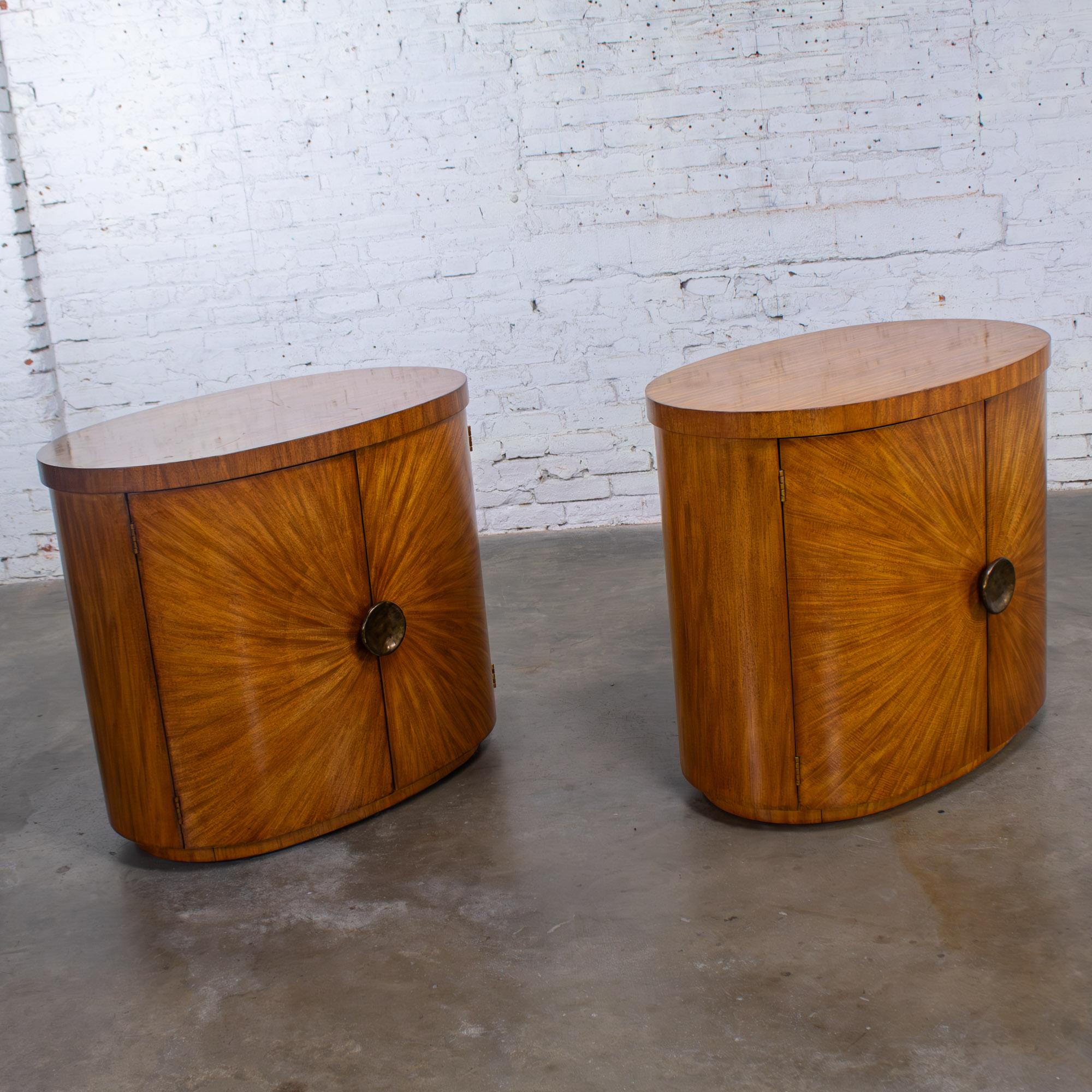 Modern to Art Deco Arbus Pair Oval Nightstands or Tables 6000 Series by Henredon (20. Jahrhundert) im Angebot