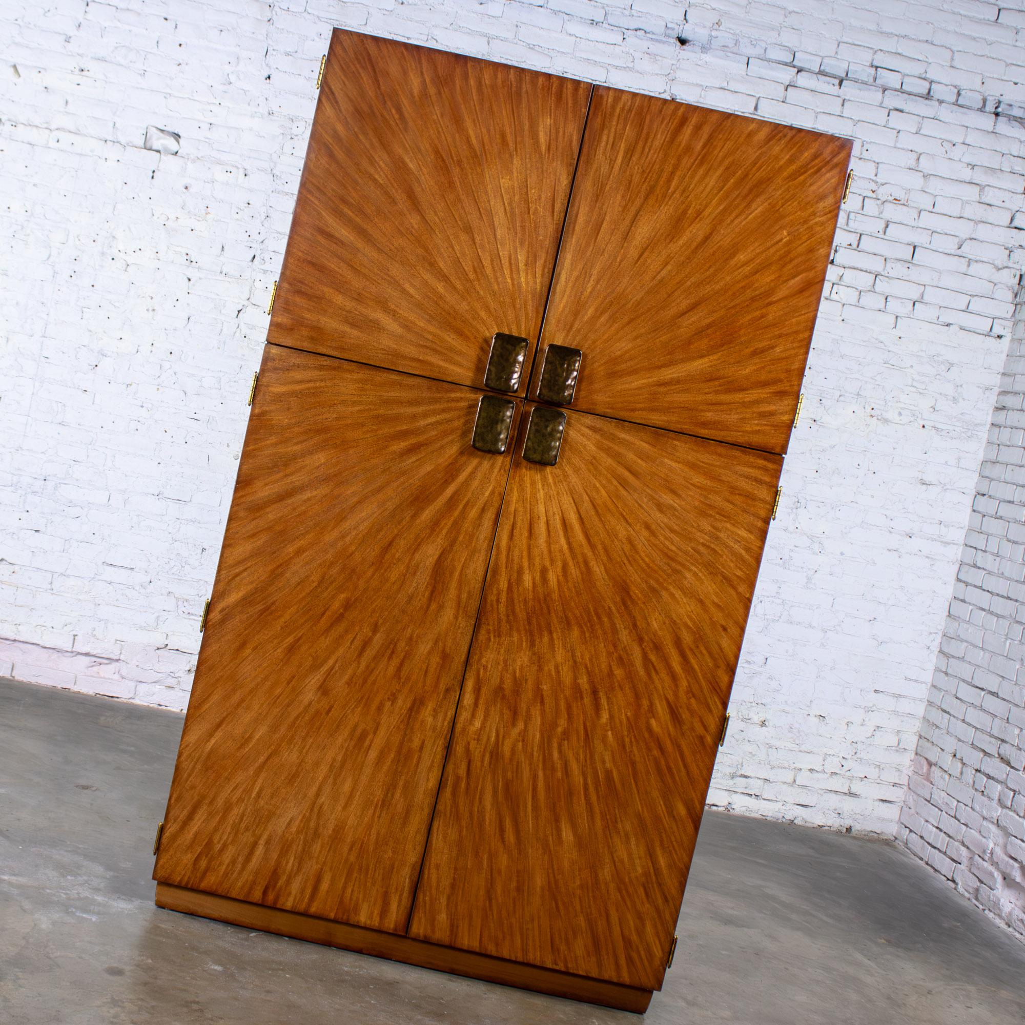 Modern to Art Deco Revival Entertainment Arbus Armoire 6000 Series by Henredon Estadounidense en venta