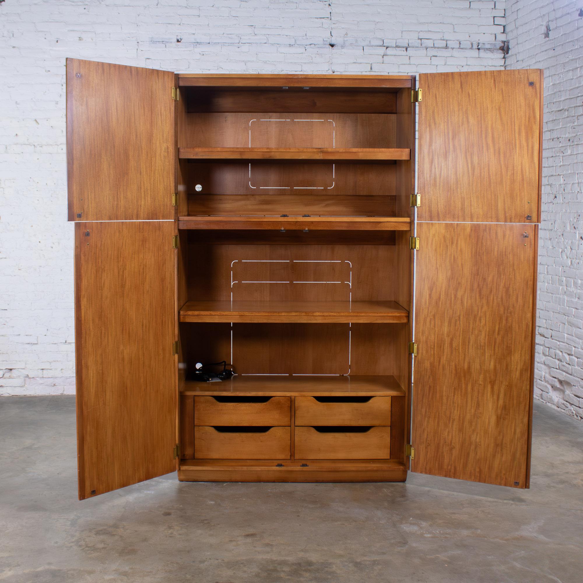 Modern to Art Deco Revival Entertainment Arbus Armoire 6000 Series by Henredon en Bueno estado para la venta en Topeka, KS