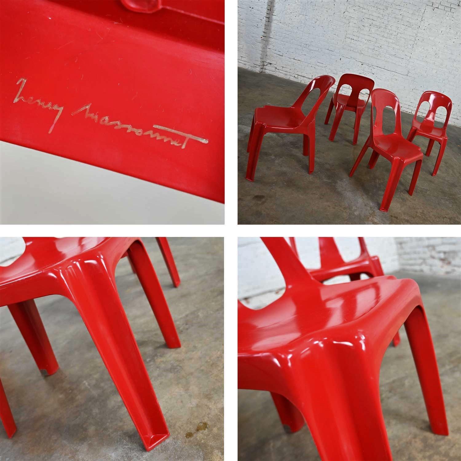 Ensemble de 4 chaises empilables en plastique rouge Henry Massonnet, de style moderne ou post-moderne 3