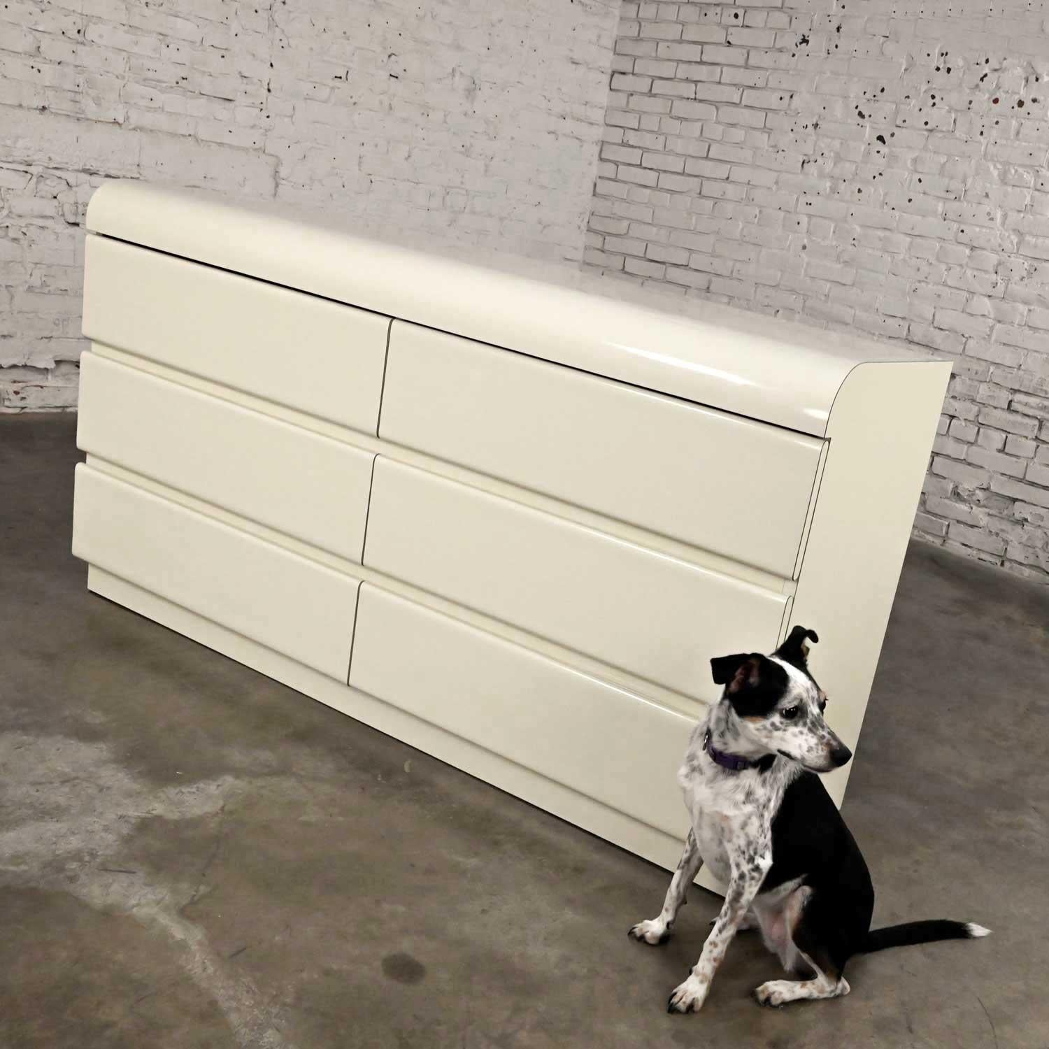 Modern to Post Modern Laminate White 6 Drawer Custom Dresser or Center Display en vente 5