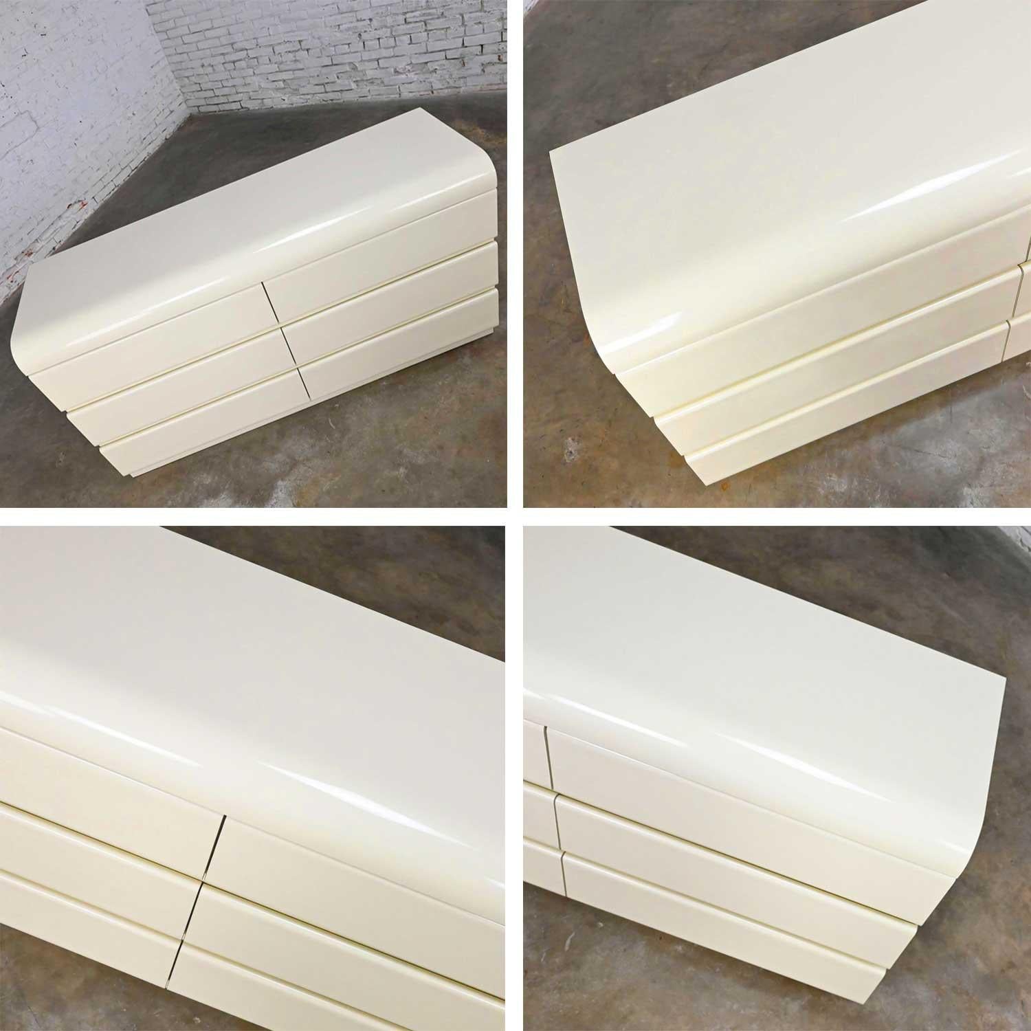 Modern to Post Modern Laminate White 6 Drawer Custom Dresser or Center Display en vente 6