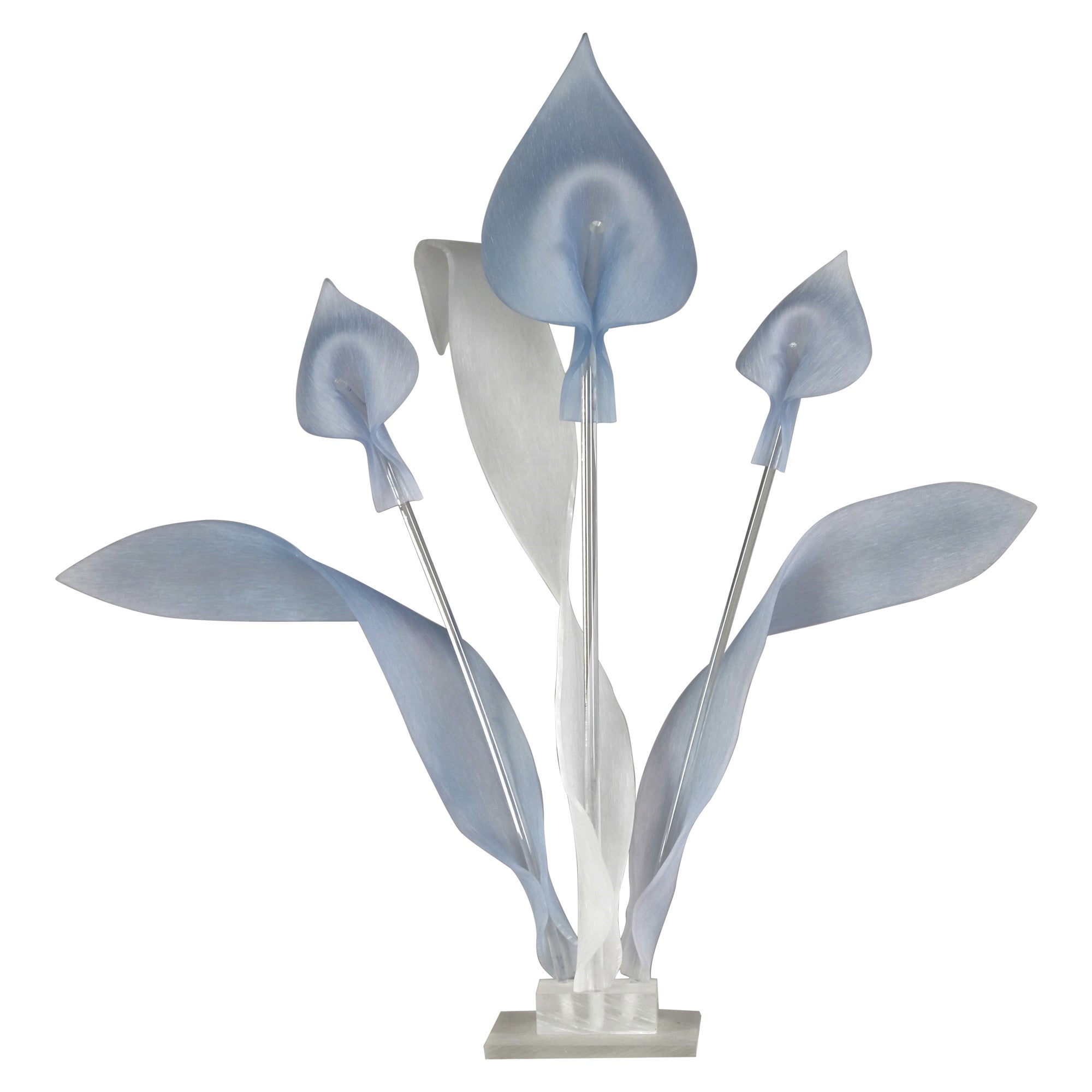 Moderne bis postmoderne Calla Lily-Skulptur oder Tafelaufsatz aus blauem und klarem Lucite, modern bis postmodern im Angebot