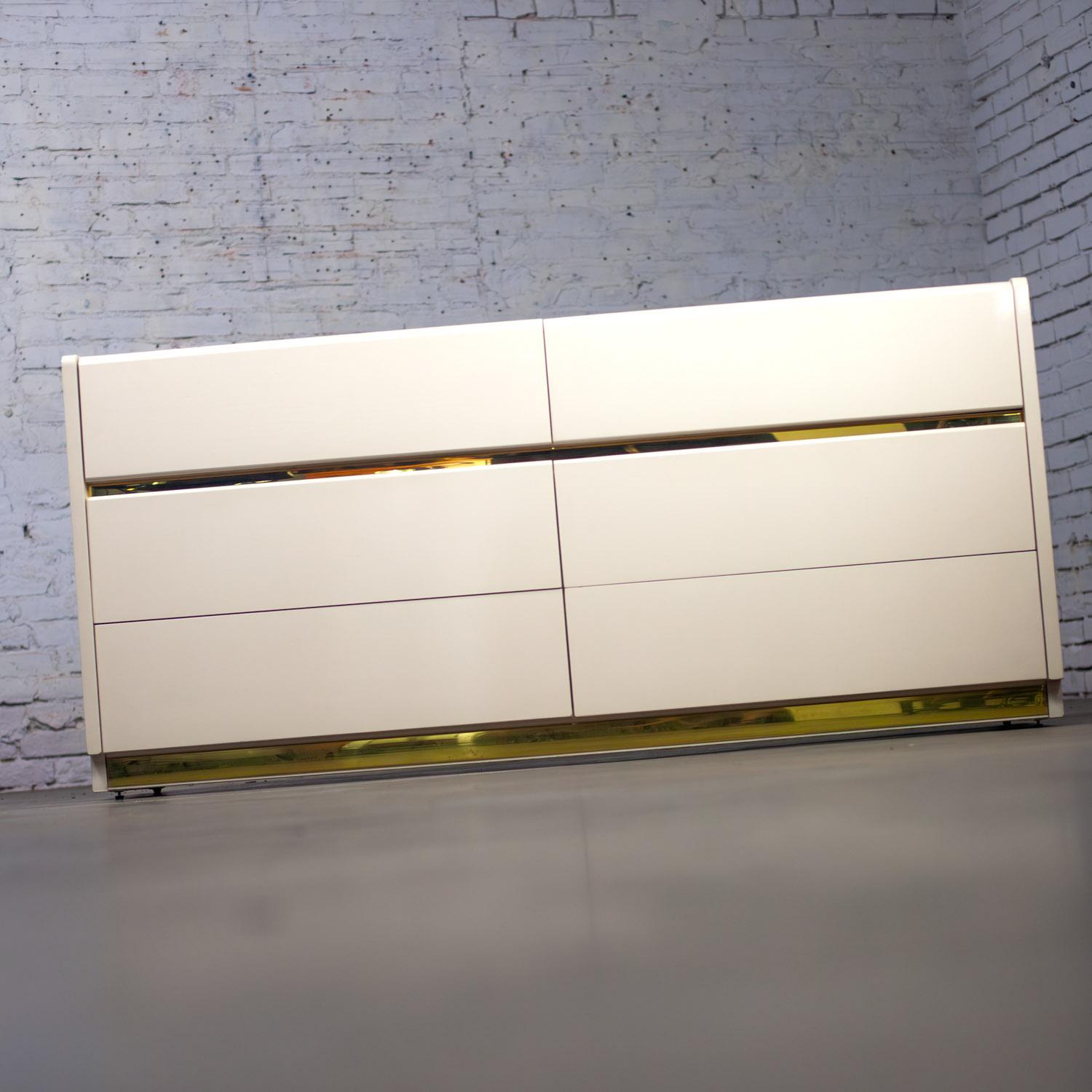 Modern bis Postmodern Lane Furniture 6 Schublade Kommode oder Buffet Weiß Lackiert (Moderne) im Angebot