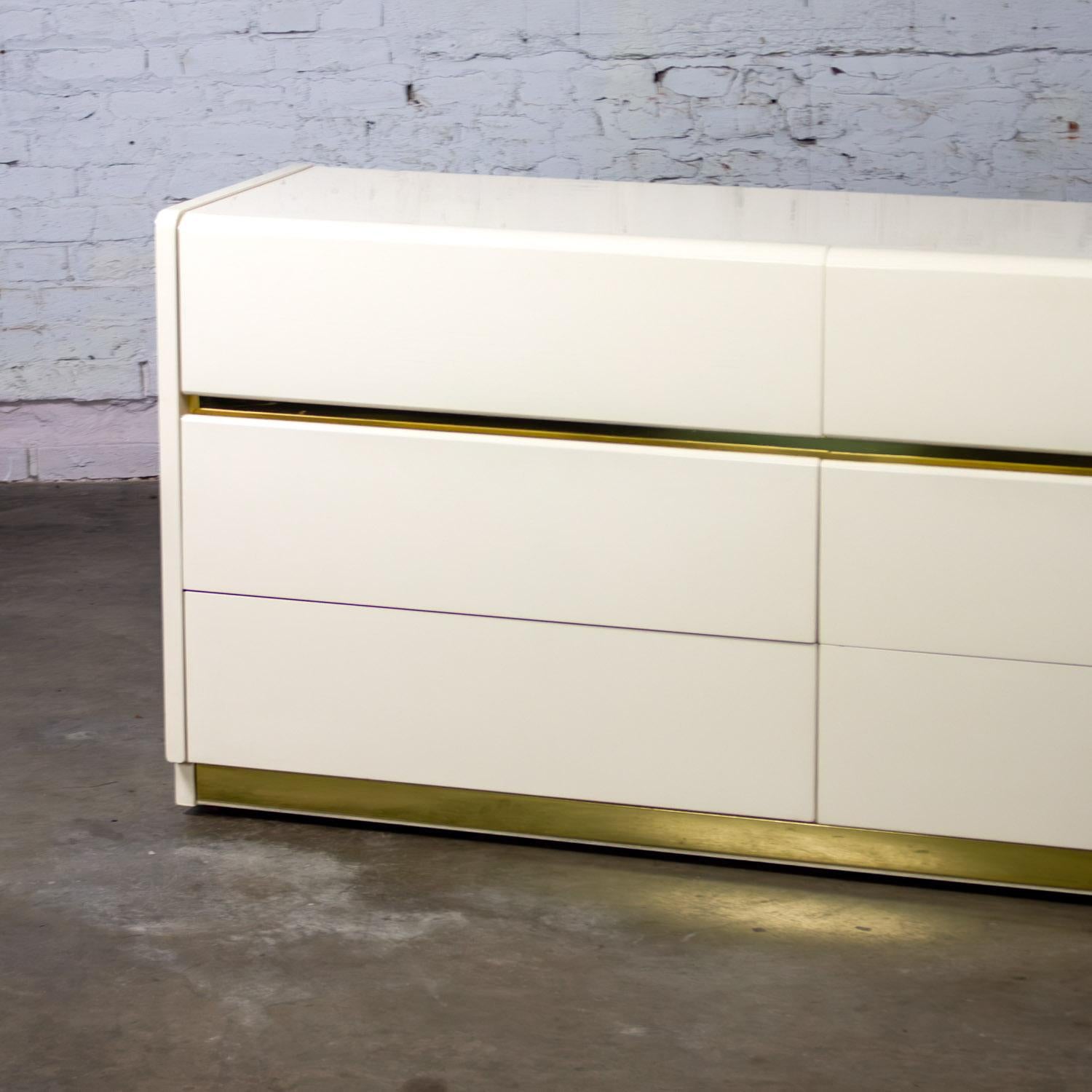 Modern bis Postmodern Lane Furniture 6 Schublade Kommode oder Buffet Weiß Lackiert (Ende des 20. Jahrhunderts) im Angebot