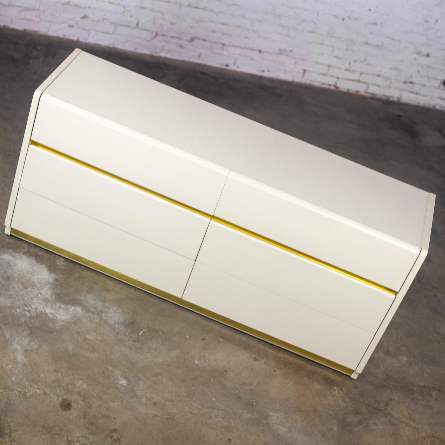 Modern bis Postmodern Lane Furniture 6 Schublade Kommode oder Buffet Weiß Lackiert im Angebot 1