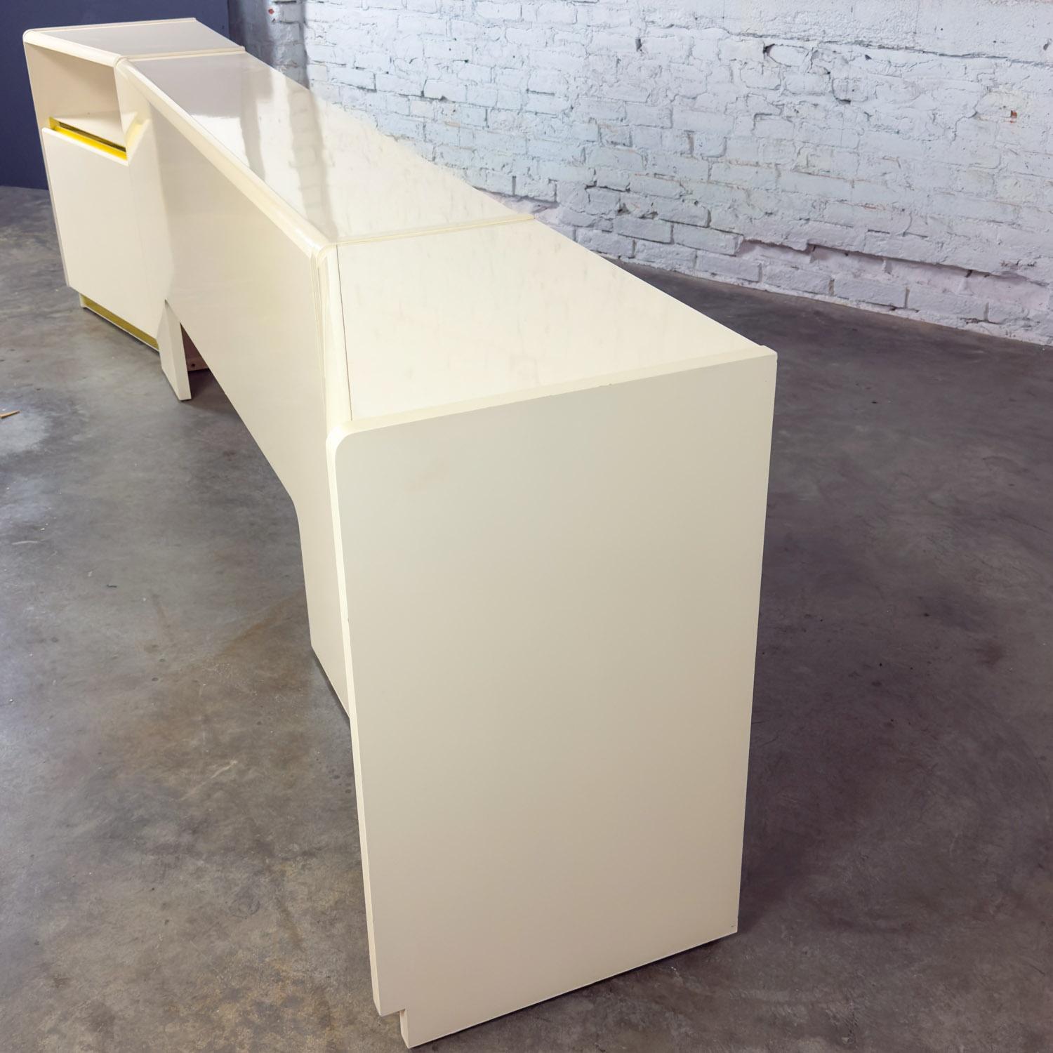 Modern bis Postmodern Lane Furniture Queen Size Bett Kopfteil w/Nachttische Weiß im Angebot 6
