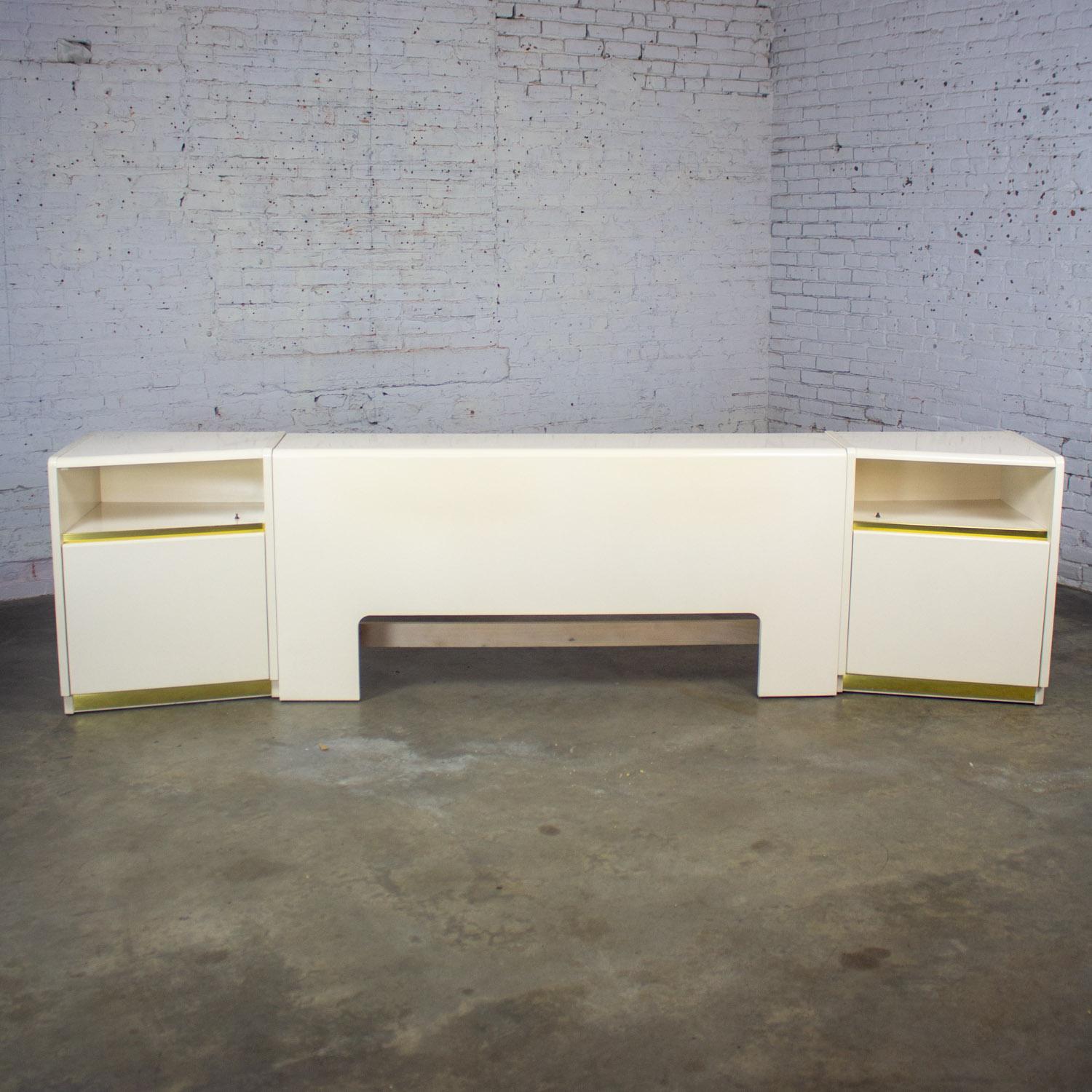 Modern bis Postmodern Lane Furniture Queen Size Bett Kopfteil w/Nachttische Weiß im Angebot 13
