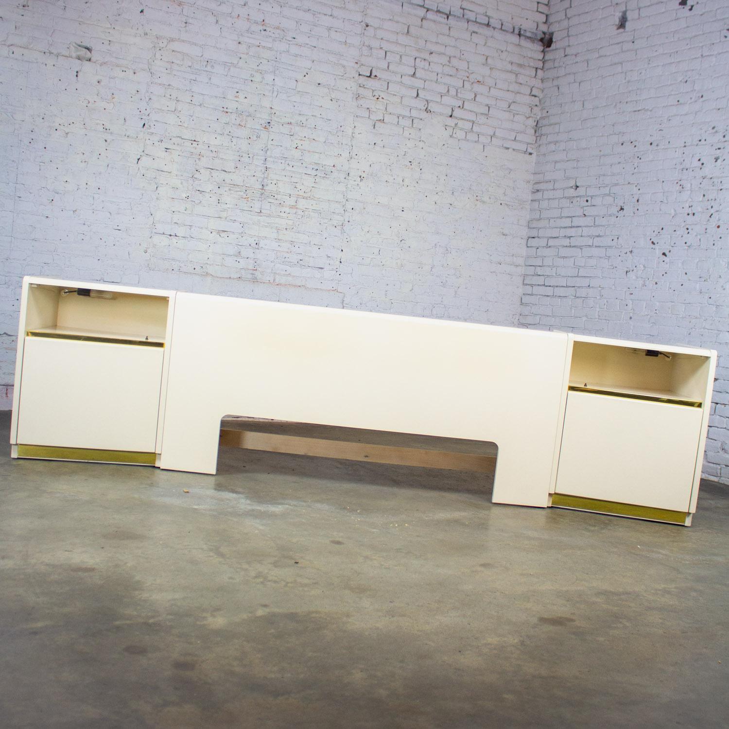 Modern bis Postmodern Lane Furniture Queen Size Bett Kopfteil w/Nachttische Weiß (Ende des 20. Jahrhunderts) im Angebot