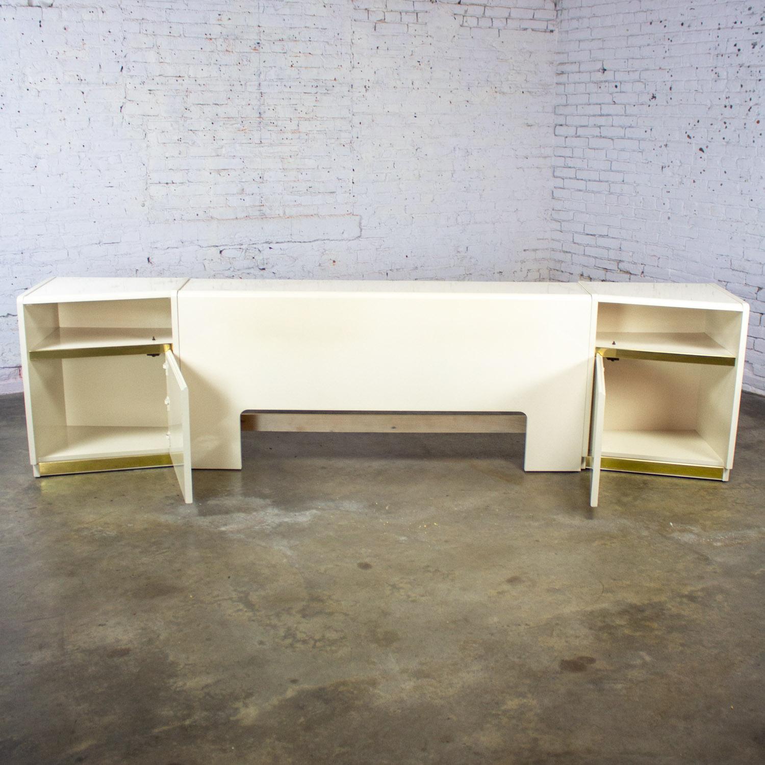 Modern bis Postmodern Lane Furniture Queen Size Bett Kopfteil w/Nachttische Weiß im Angebot 1