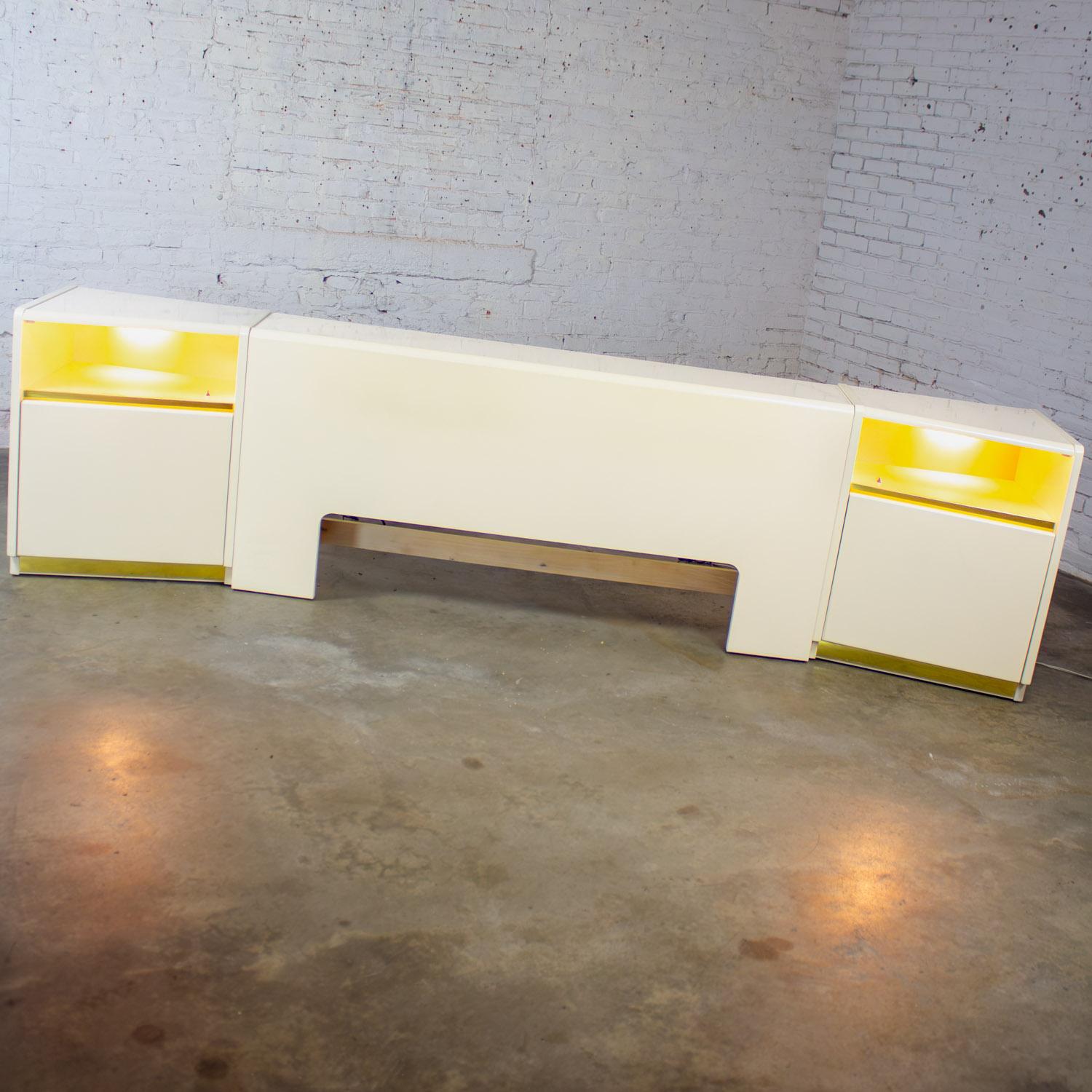 Modern bis Postmodern Lane Furniture Queen Size Bett Kopfteil w/Nachttische Weiß im Angebot 2