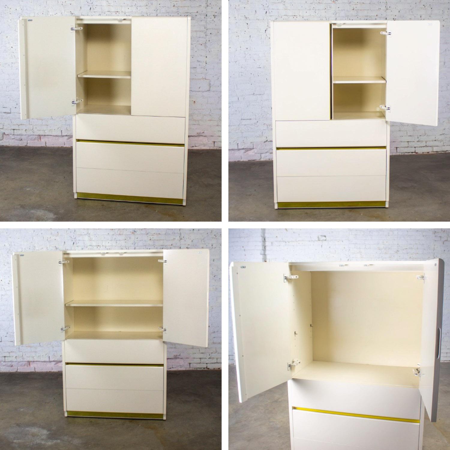 Modern bis postmodern Lane Furniture Kleiderschrank oder Entertainment Center White im Angebot 10