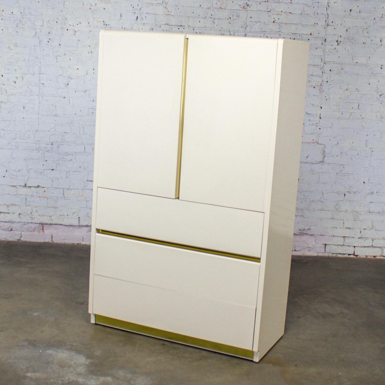Modern bis postmodern Lane Furniture Kleiderschrank oder Entertainment Center White im Zustand „Gut“ im Angebot in Topeka, KS