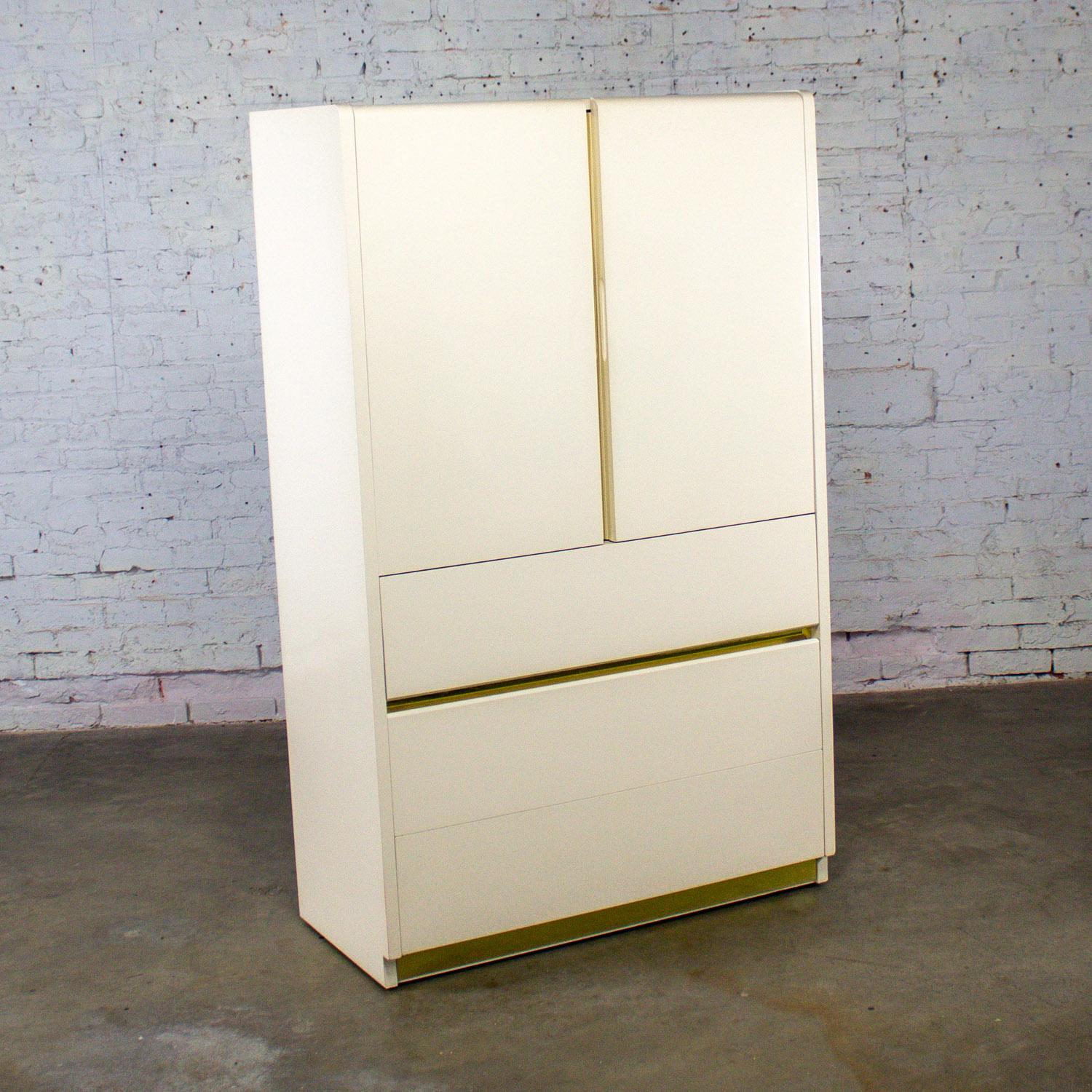 Modern bis postmodern Lane Furniture Kleiderschrank oder Entertainment Center White im Angebot 1