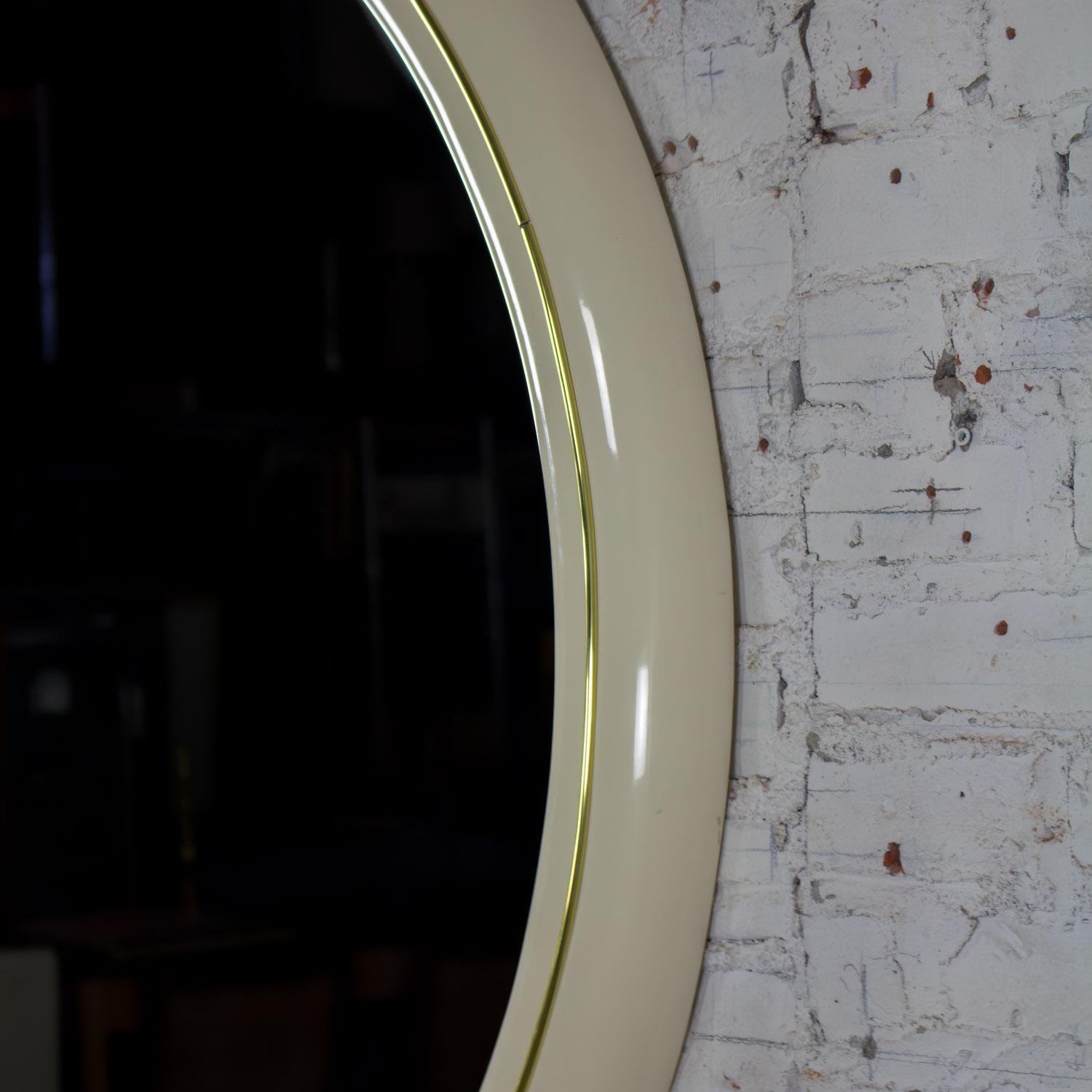 Moderne à postmoderne Lane Furniture Miroir mural rond en laque blanche et laiton en vente 5