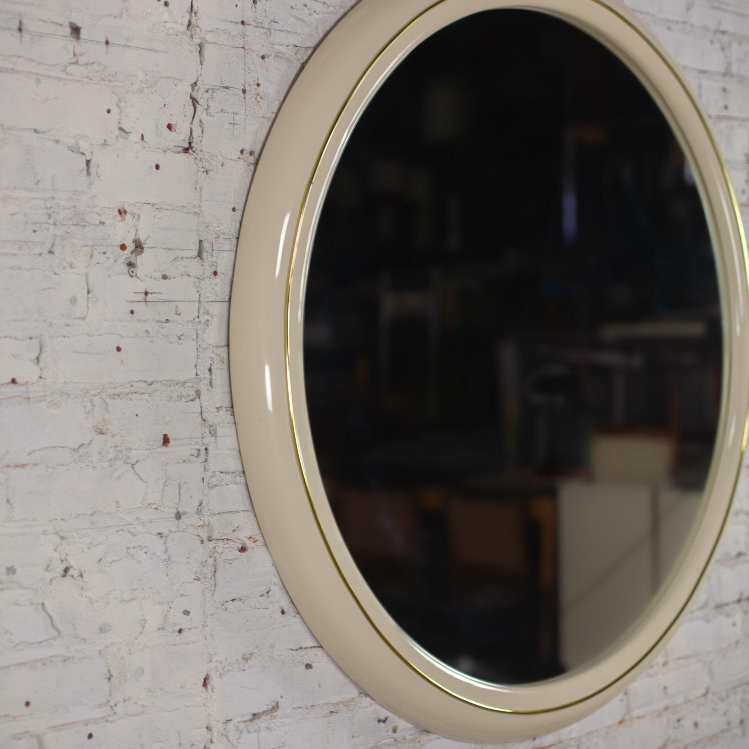 Moderne à postmoderne Lane Furniture Miroir mural rond en laque blanche et laiton en vente 9