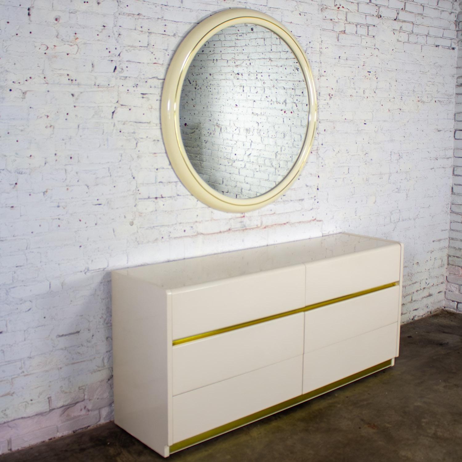 Moderne à postmoderne Lane Furniture Miroir mural rond en laque blanche et laiton en vente 12