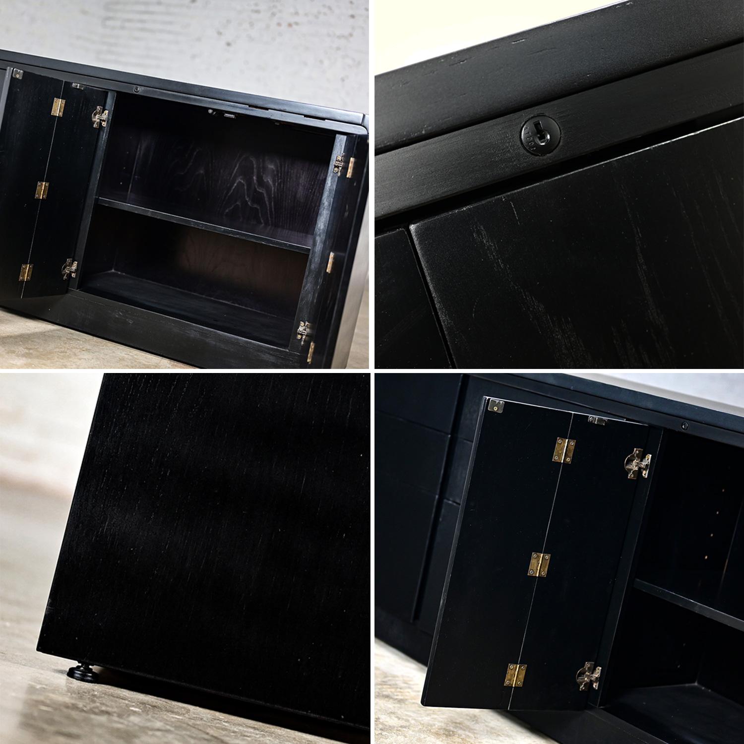 Moderne bis skandinavische Moderne Buffet-Anrichte aus schwarz lackierter Eiche im Wasserfall-Stil im Angebot 8