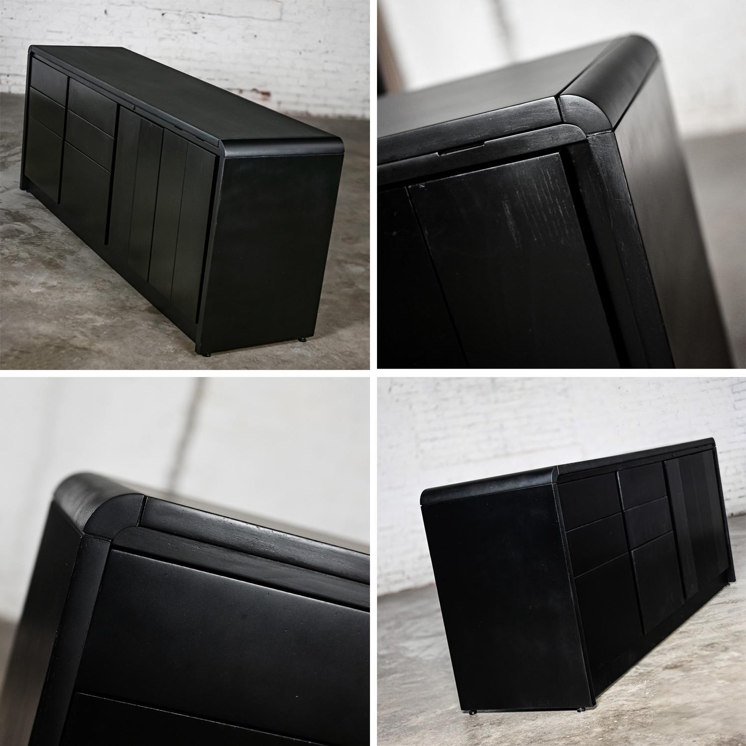 Moderne bis skandinavische Moderne Buffet-Anrichte aus schwarz lackierter Eiche im Wasserfall-Stil im Angebot 9
