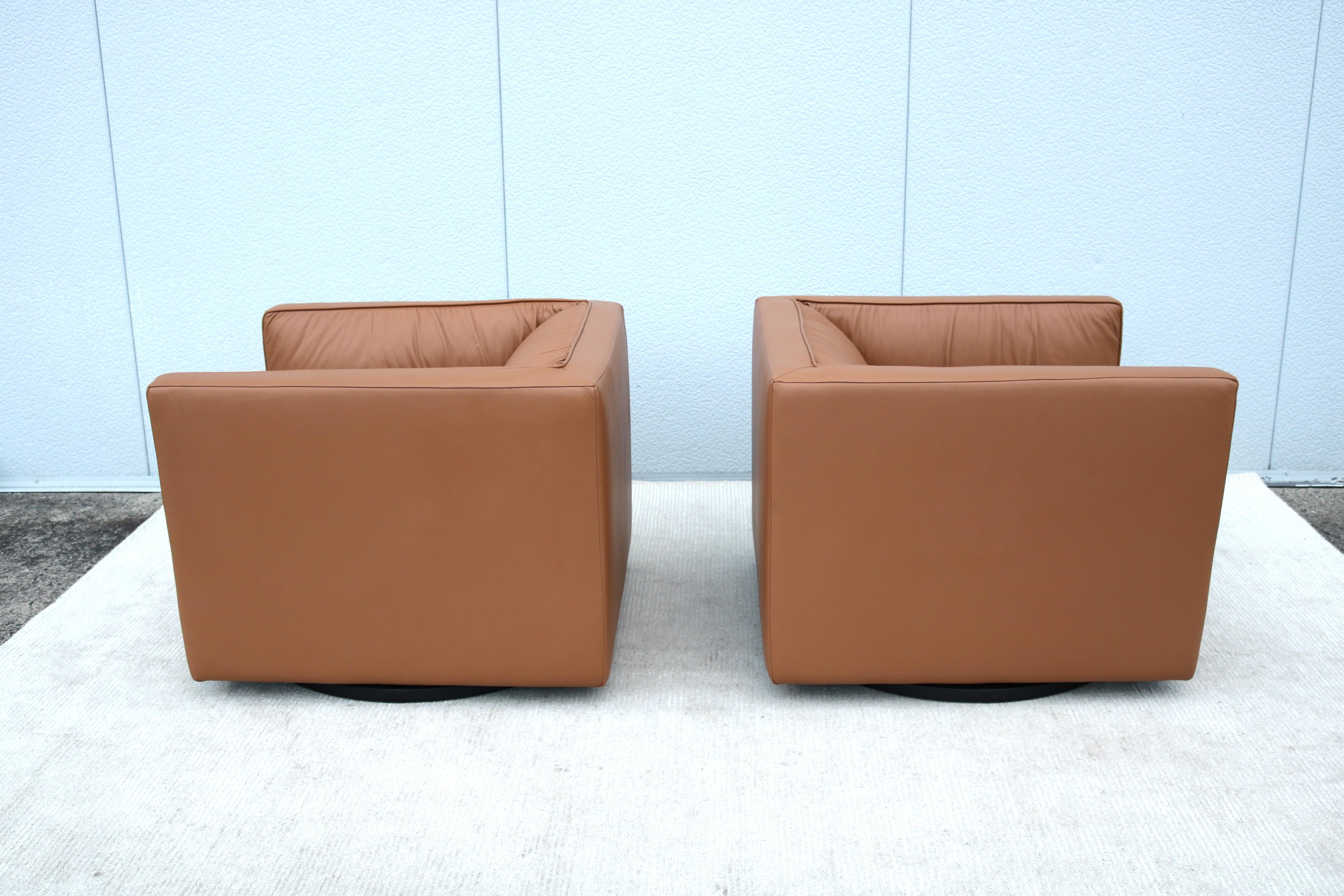 Moderne drehbare Loungesessel aus Leder von Toan Nguyen für Studio TK Infinito – ein Paar im Angebot 7