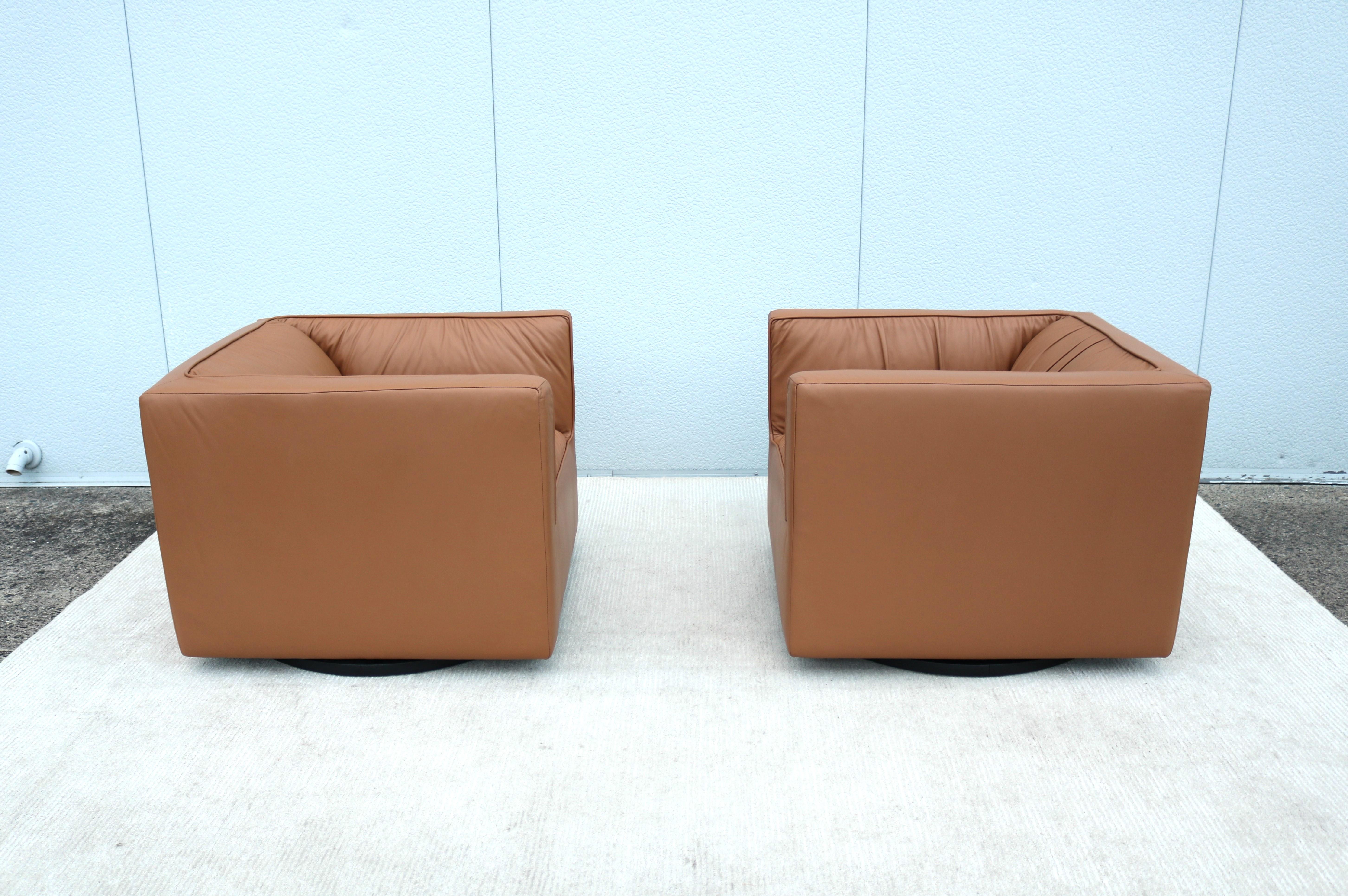 Moderne drehbare Loungesessel aus Leder von Toan Nguyen für Studio TK Infinito – ein Paar im Angebot 10