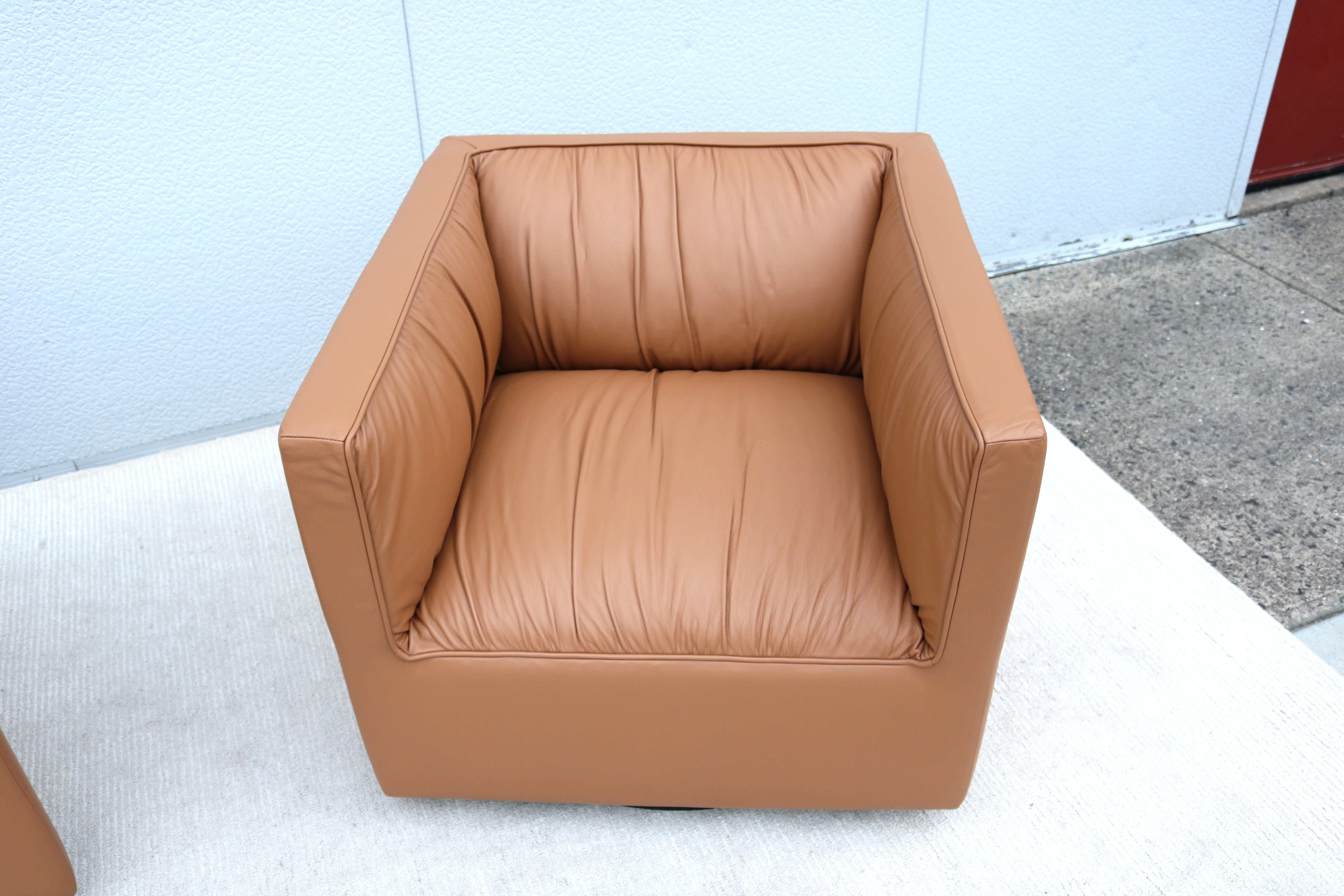 Moderne drehbare Loungesessel aus Leder von Toan Nguyen für Studio TK Infinito – ein Paar im Angebot 11